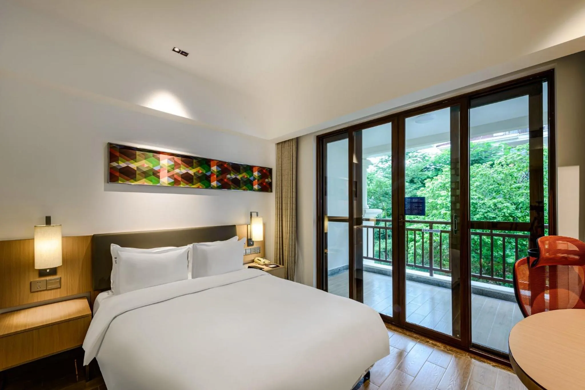 Photo of the whole room, Bed in Holiday Inn Express Haikou West Coast by IHG