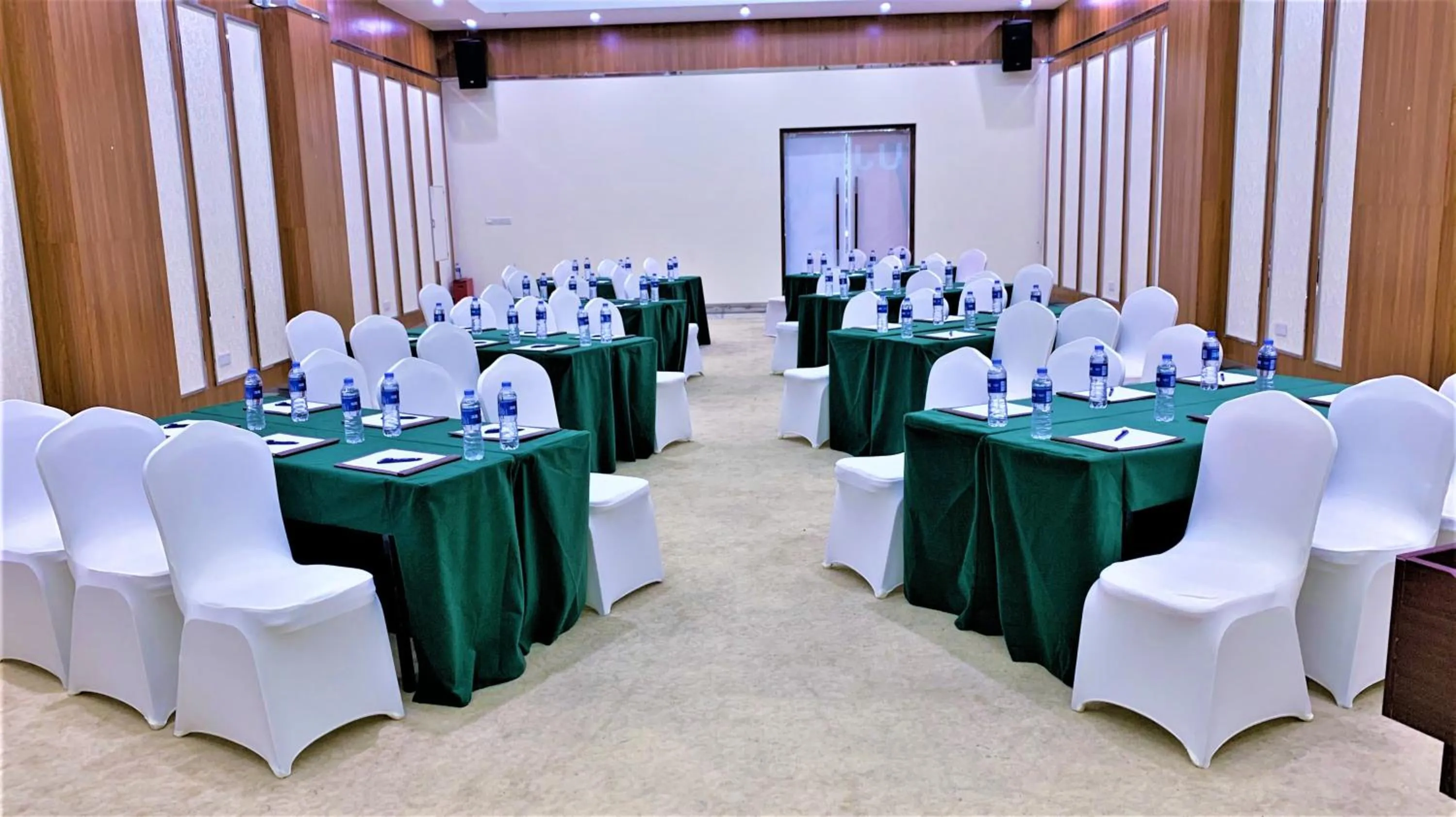 Meeting/conference room in Holiday Inn Express Haikou West Coast by IHG