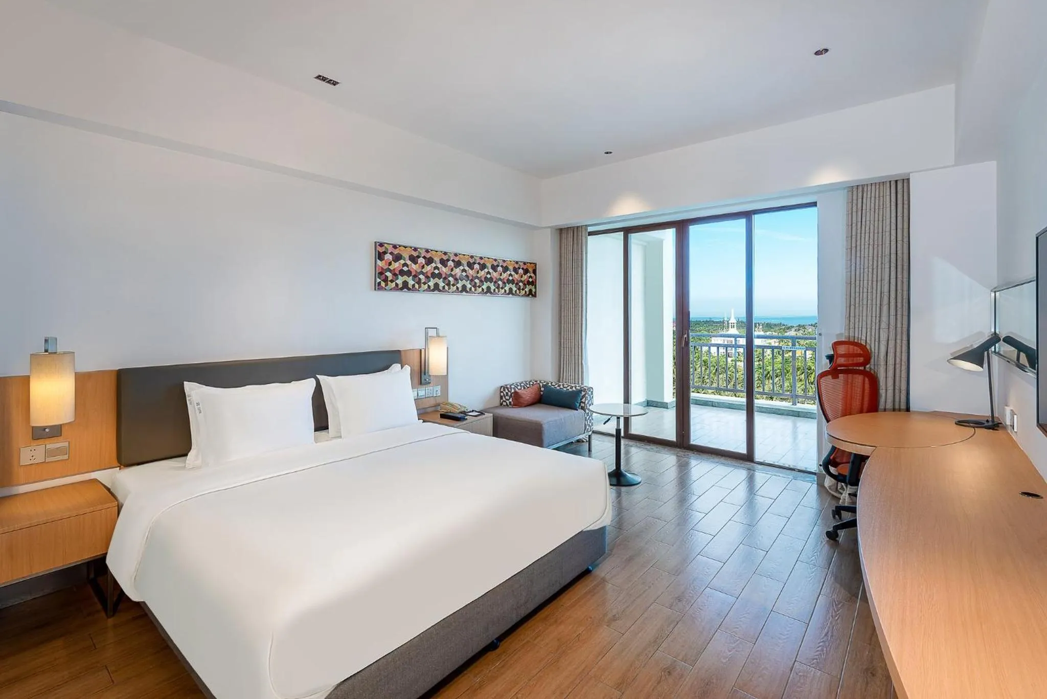 Photo of the whole room, Bed in Holiday Inn Express Haikou West Coast by IHG