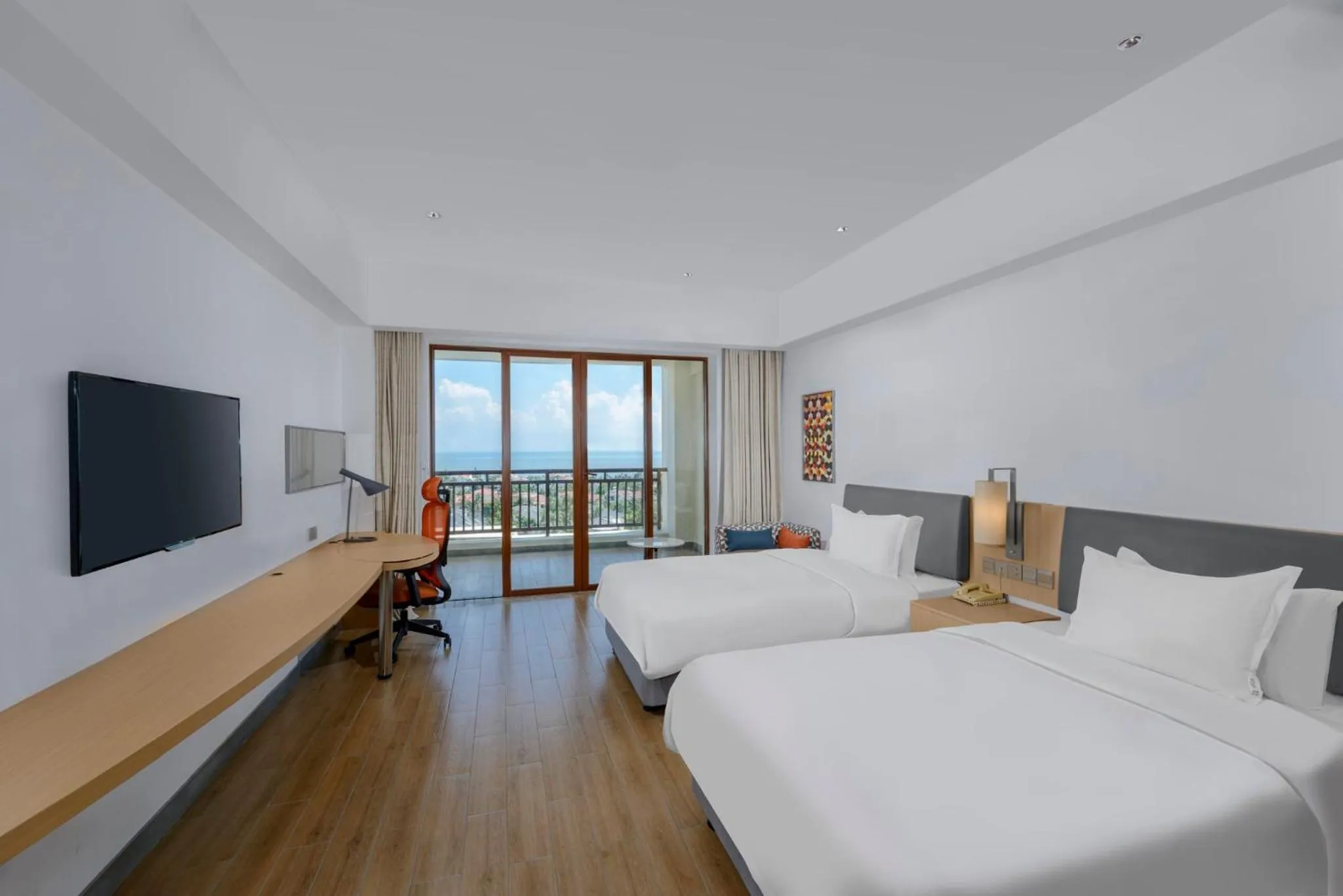 Photo of the whole room, Bed in Holiday Inn Express Haikou West Coast by IHG