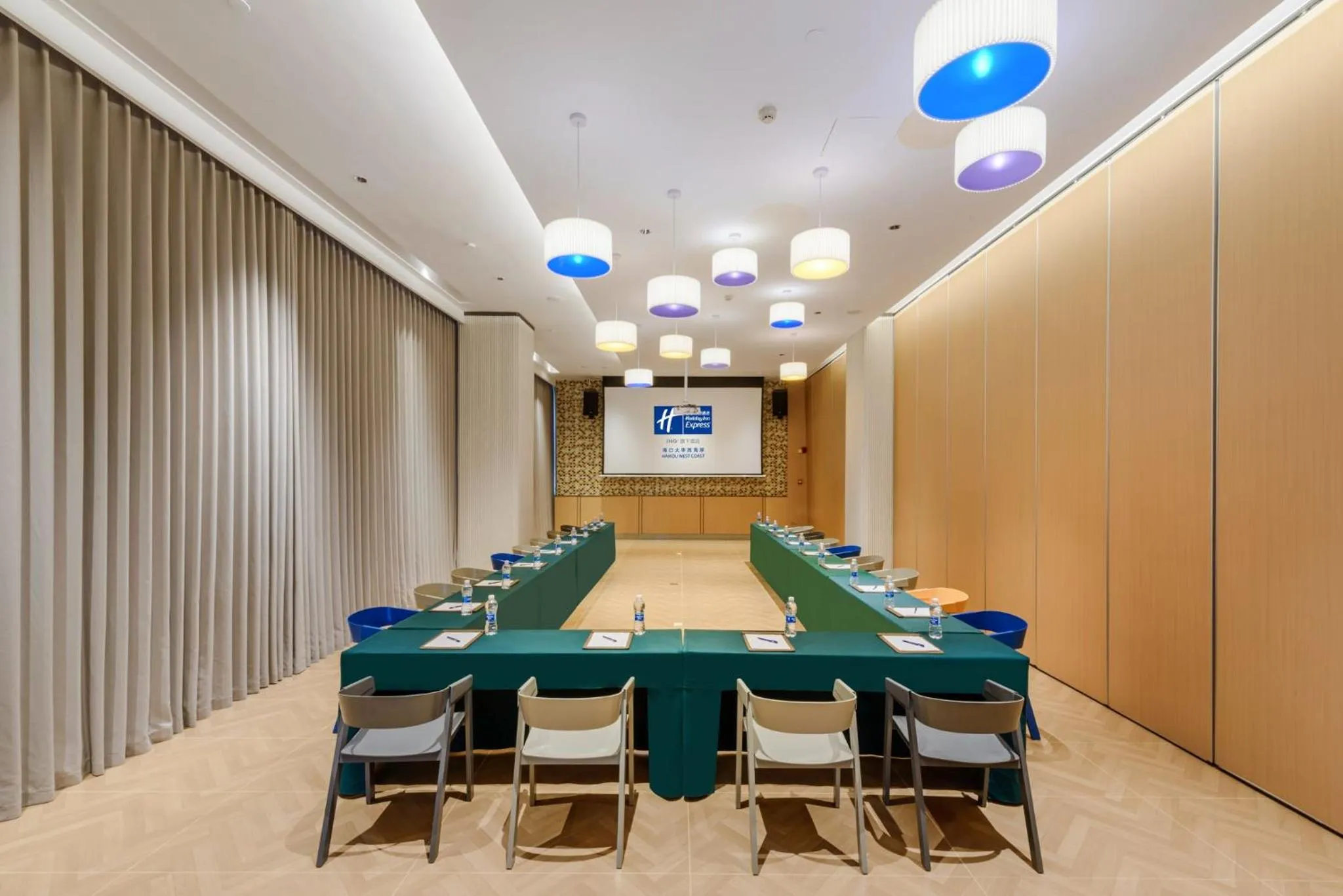 Meeting/conference room in Holiday Inn Express Haikou West Coast by IHG