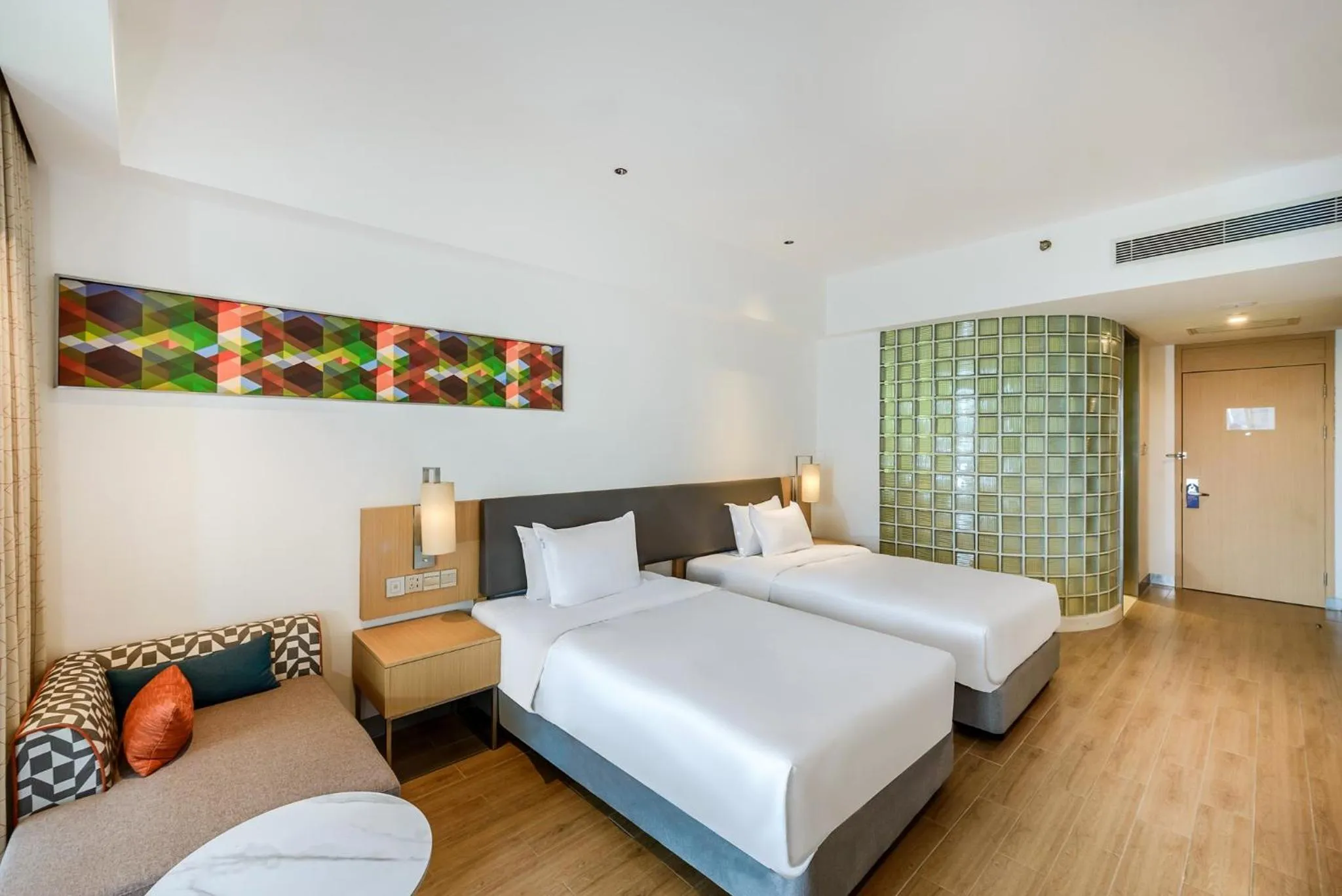 Photo of the whole room, Bed in Holiday Inn Express Haikou West Coast by IHG