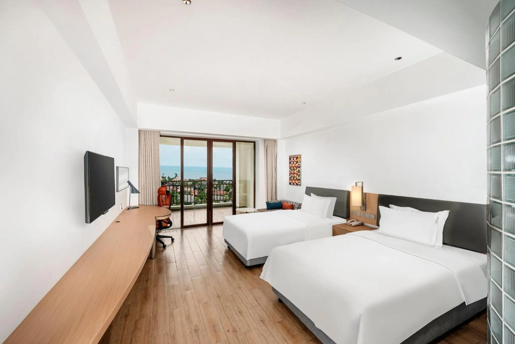 Photo of the whole room, Bed in Holiday Inn Express Haikou West Coast by IHG