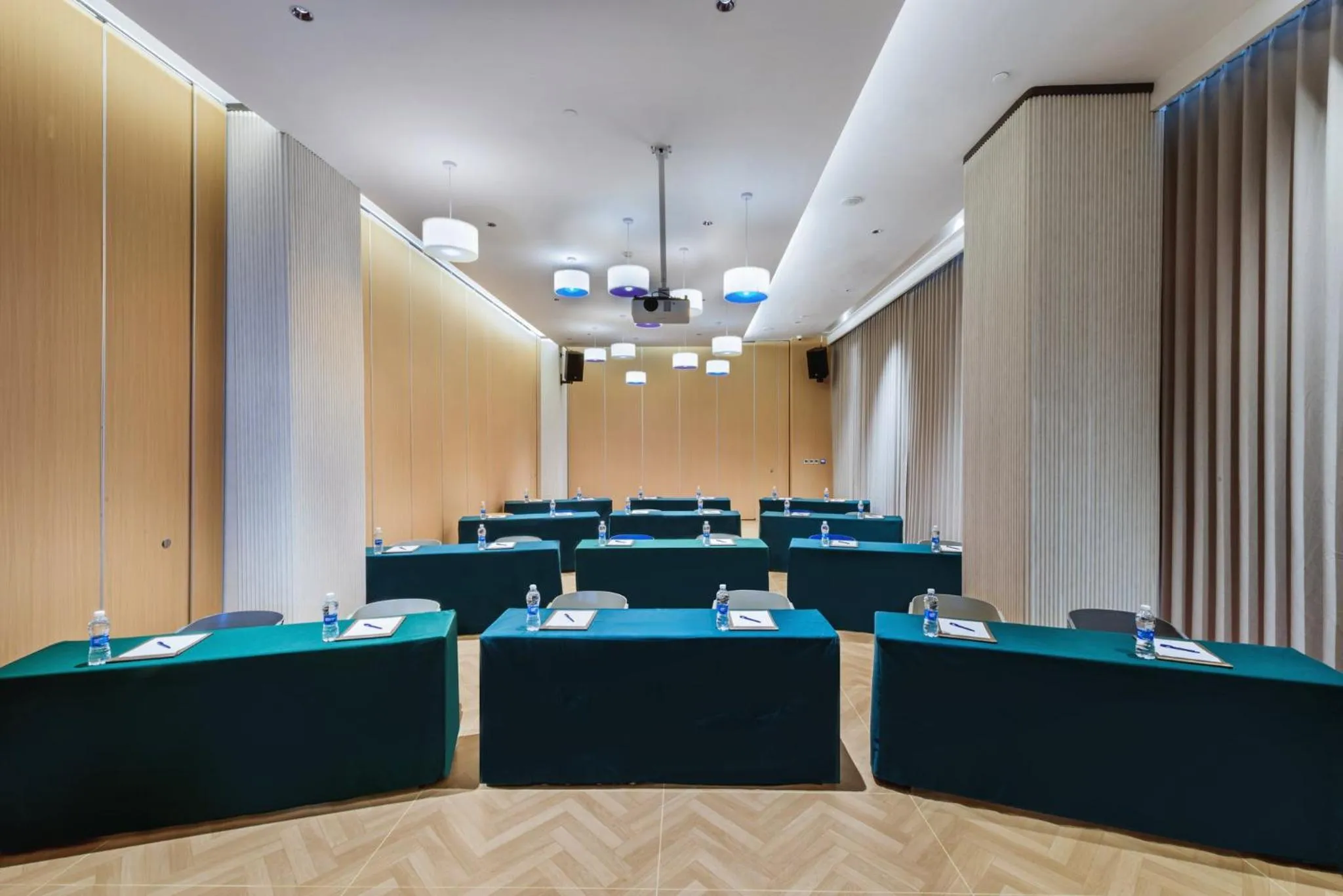 Meeting/conference room in Holiday Inn Express Haikou West Coast by IHG