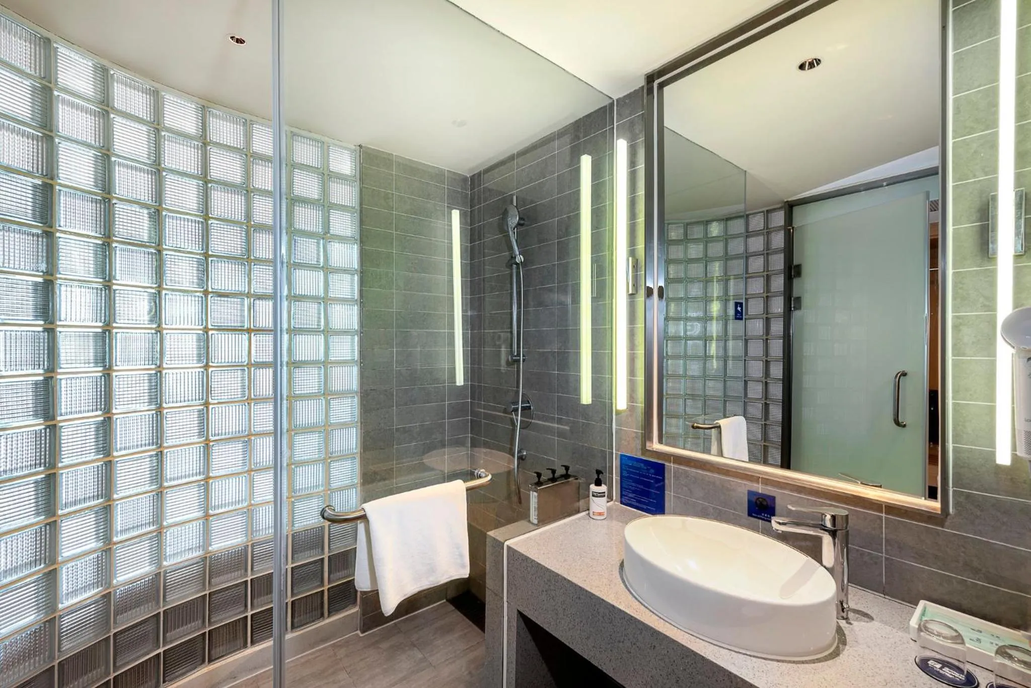 Photo of the whole room in Holiday Inn Express Haikou West Coast by IHG