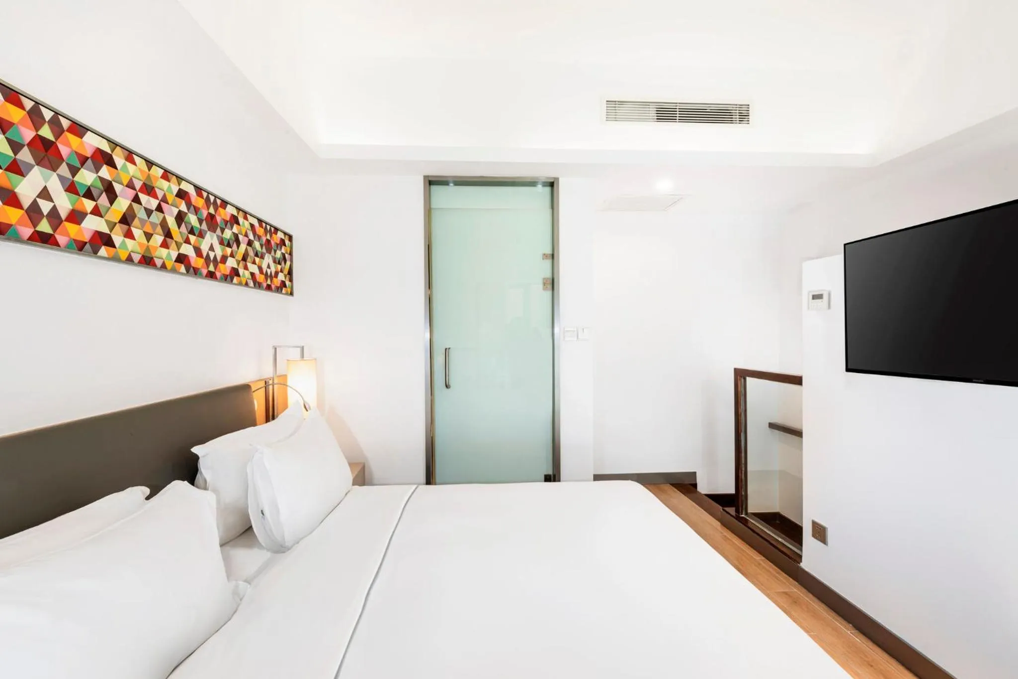 Photo of the whole room, Bed in Holiday Inn Express Haikou West Coast by IHG