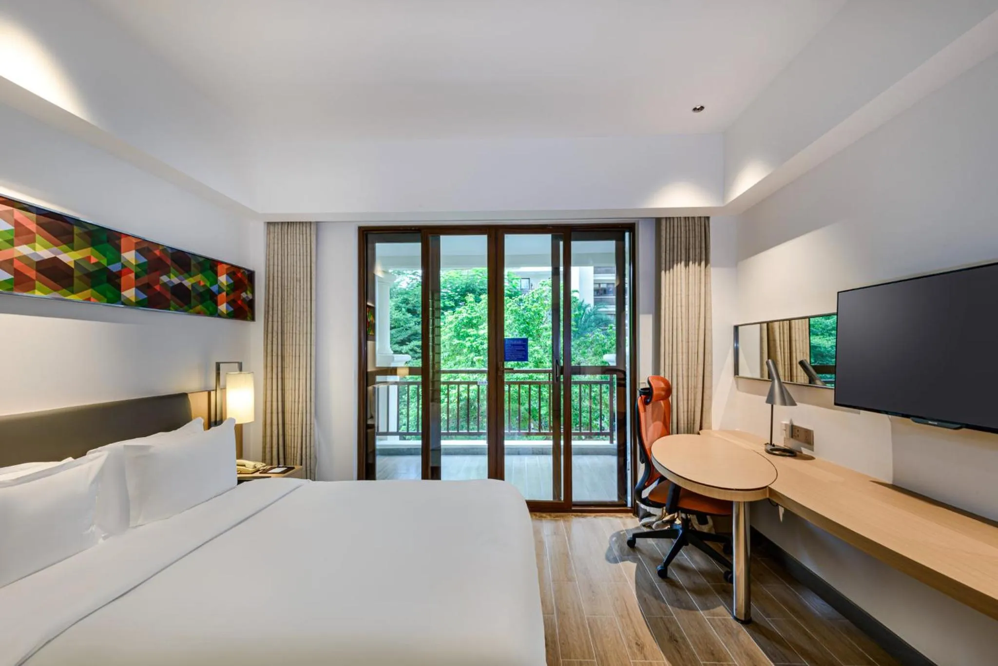 Photo of the whole room, Bed in Holiday Inn Express Haikou West Coast by IHG