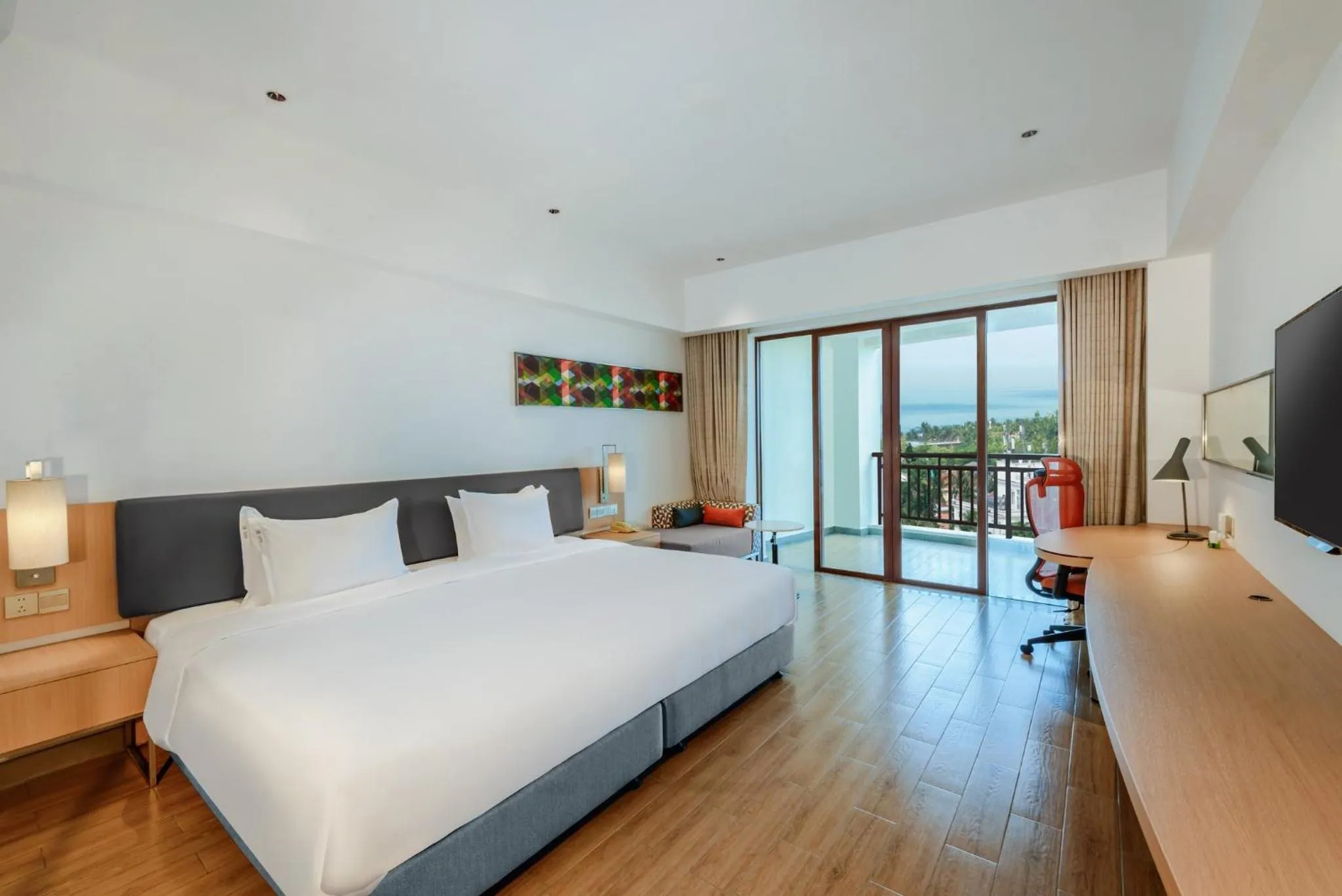 Photo of the whole room, Bed in Holiday Inn Express Haikou West Coast by IHG