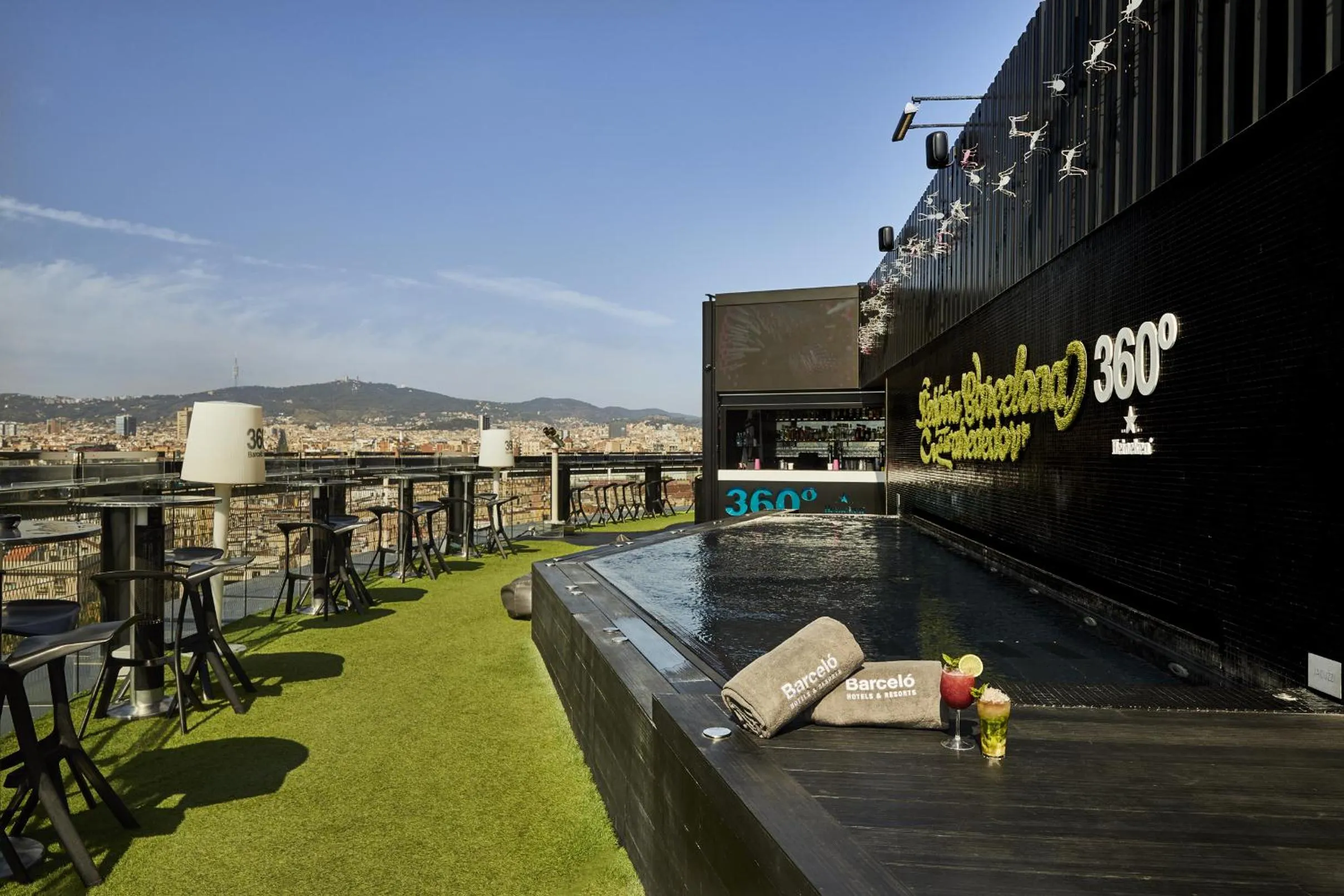 Pool view in Barceló Raval
