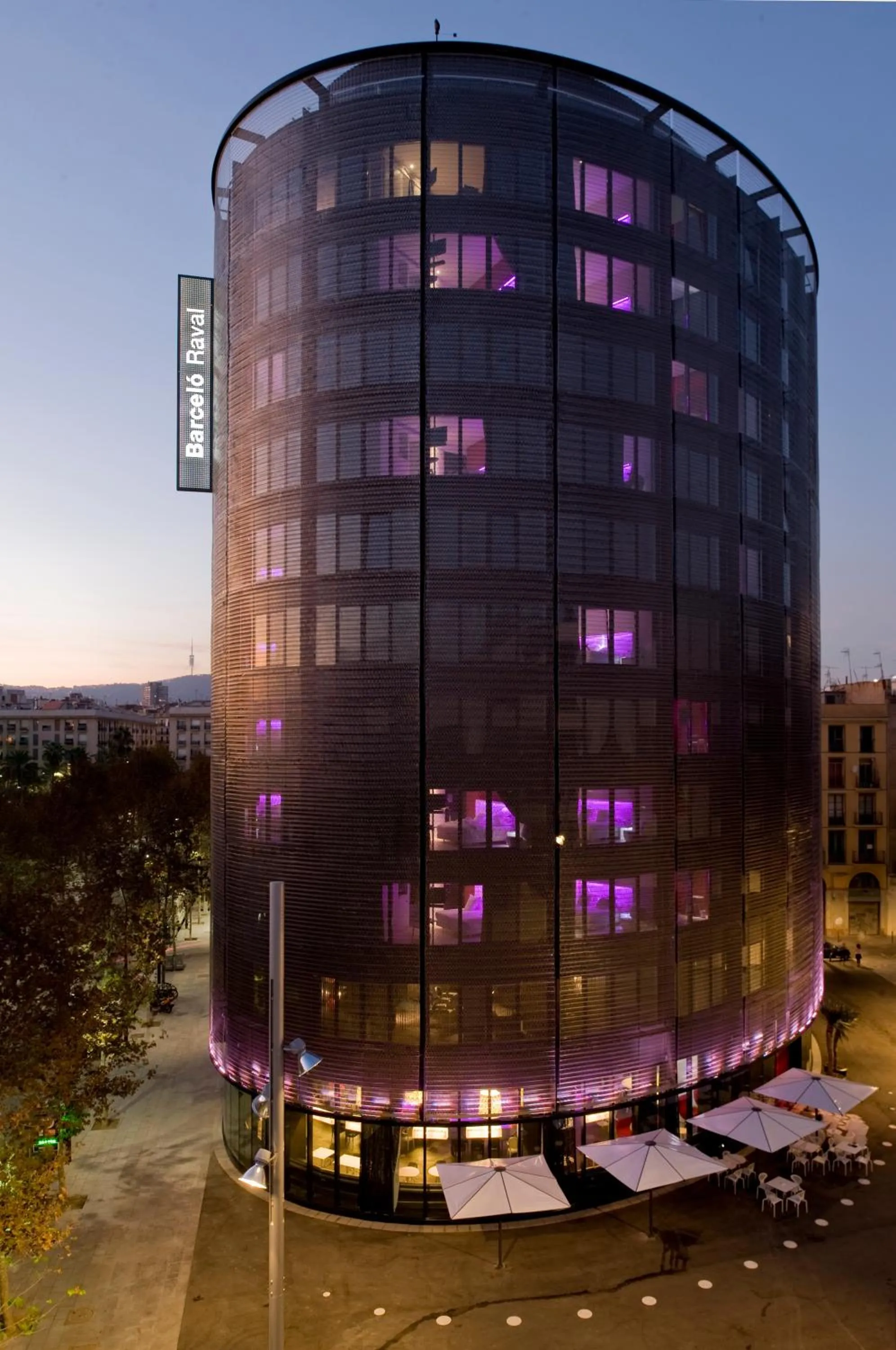 Property building in Barceló Raval