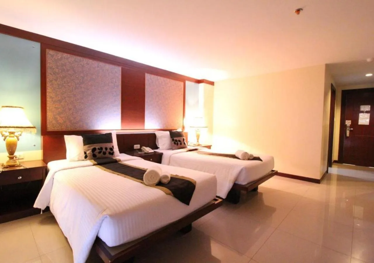 Bed in Convenient Grand Plus Hotel Suvarnabhumi