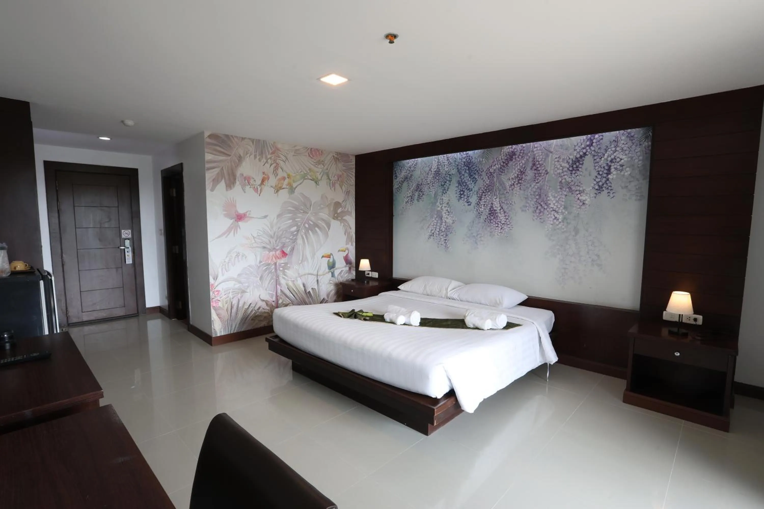 Bed in Convenient Grand Plus Hotel Suvarnabhumi