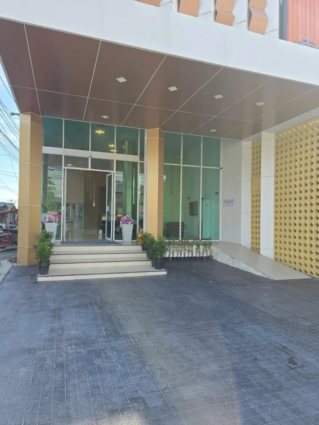 Property building in Convenient Grand Plus Hotel Suvarnabhumi