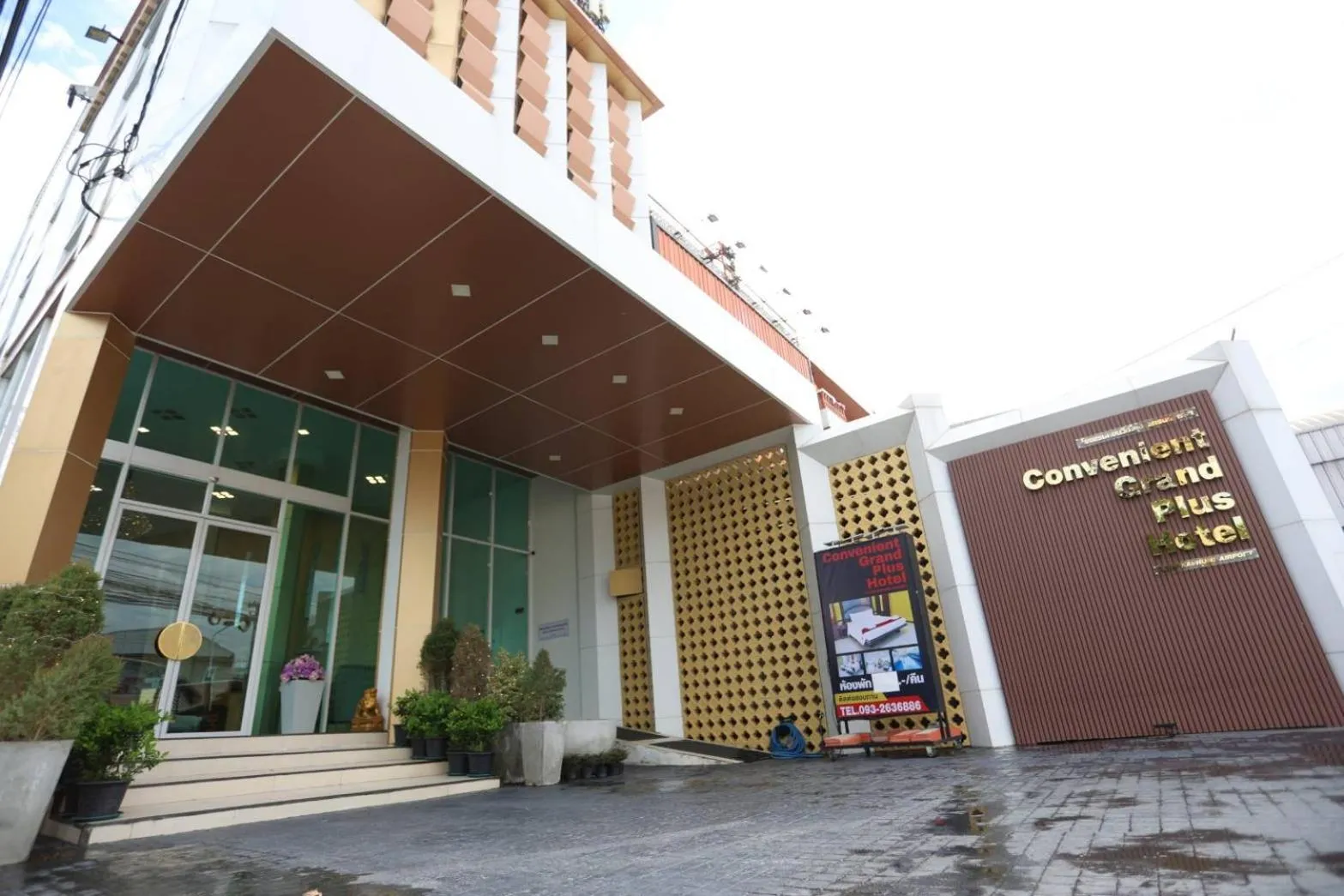 Property building in Convenient Grand Plus Hotel Suvarnabhumi