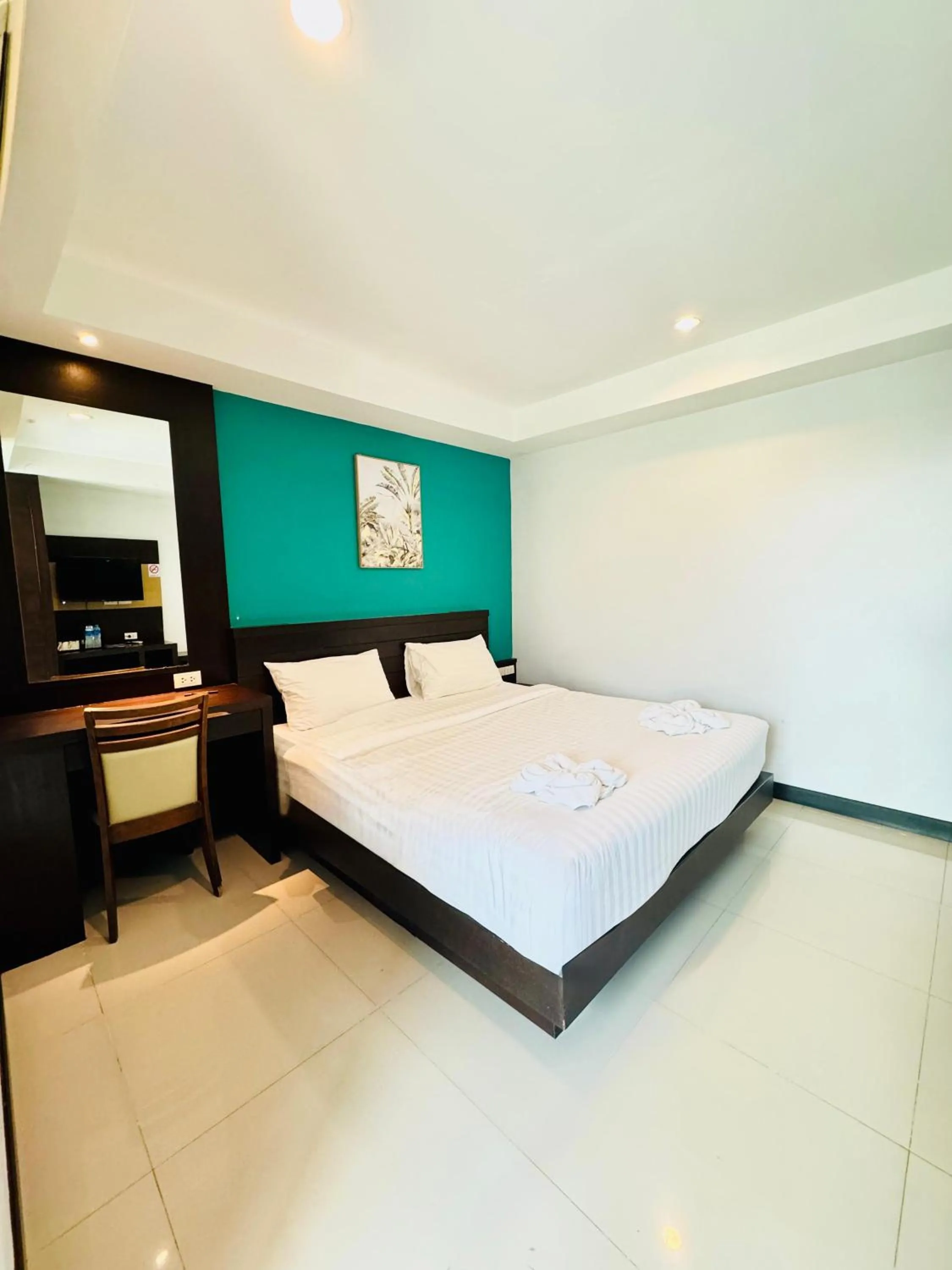 Bedroom, Bed in La Casa Patong