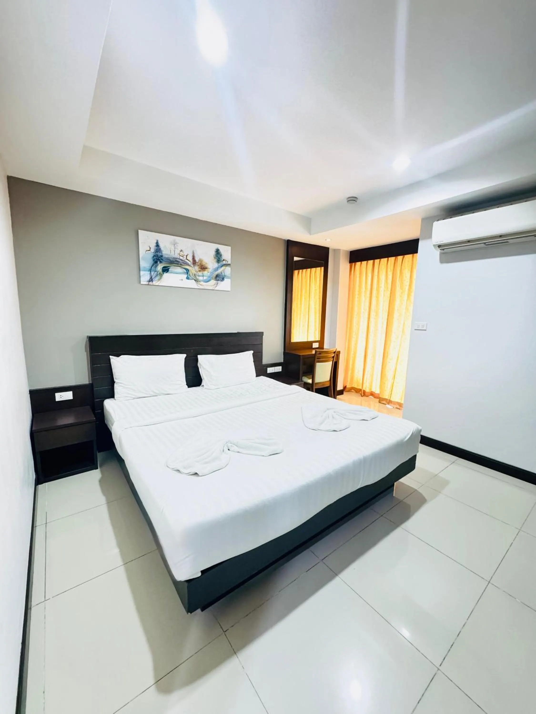 Bedroom, Bed in La Casa Patong