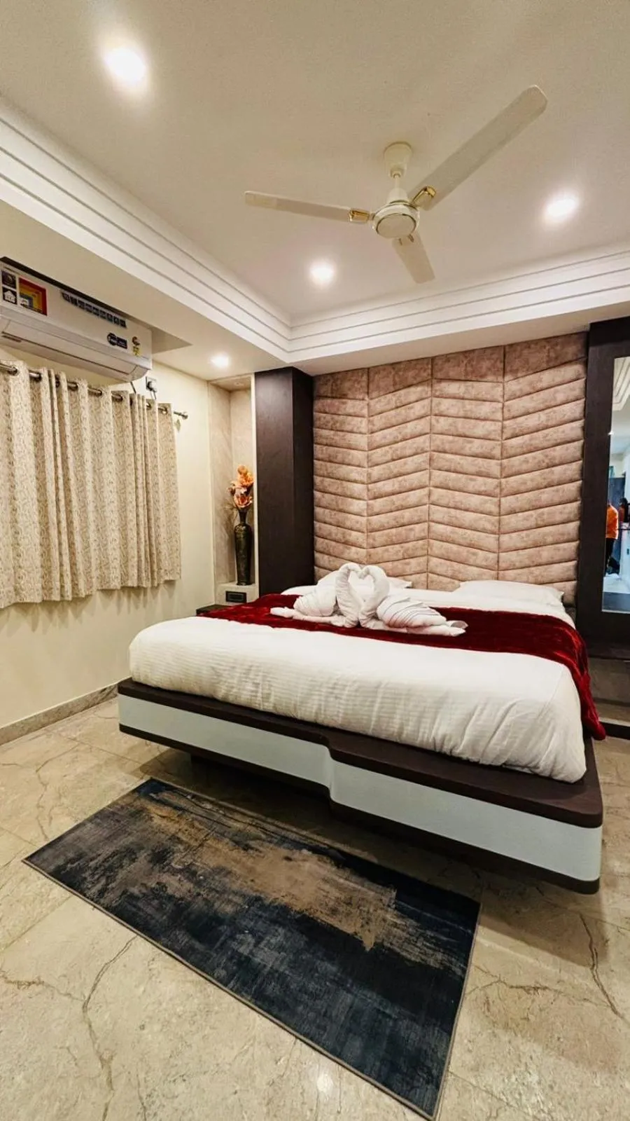 Bed in Hotel Vivaanta