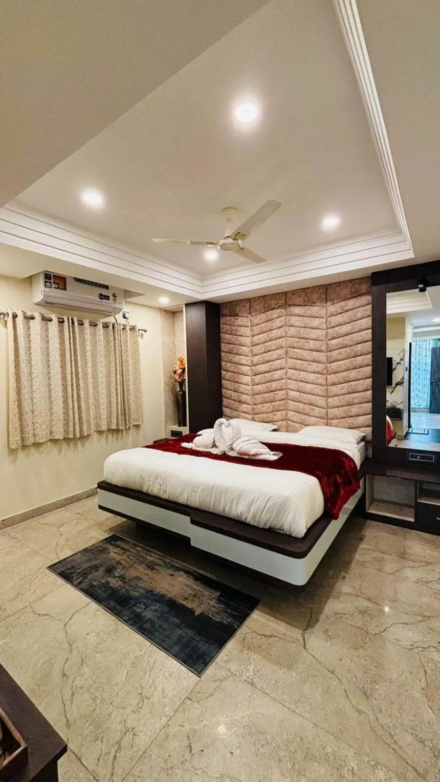 Bed in Hotel Vivaanta