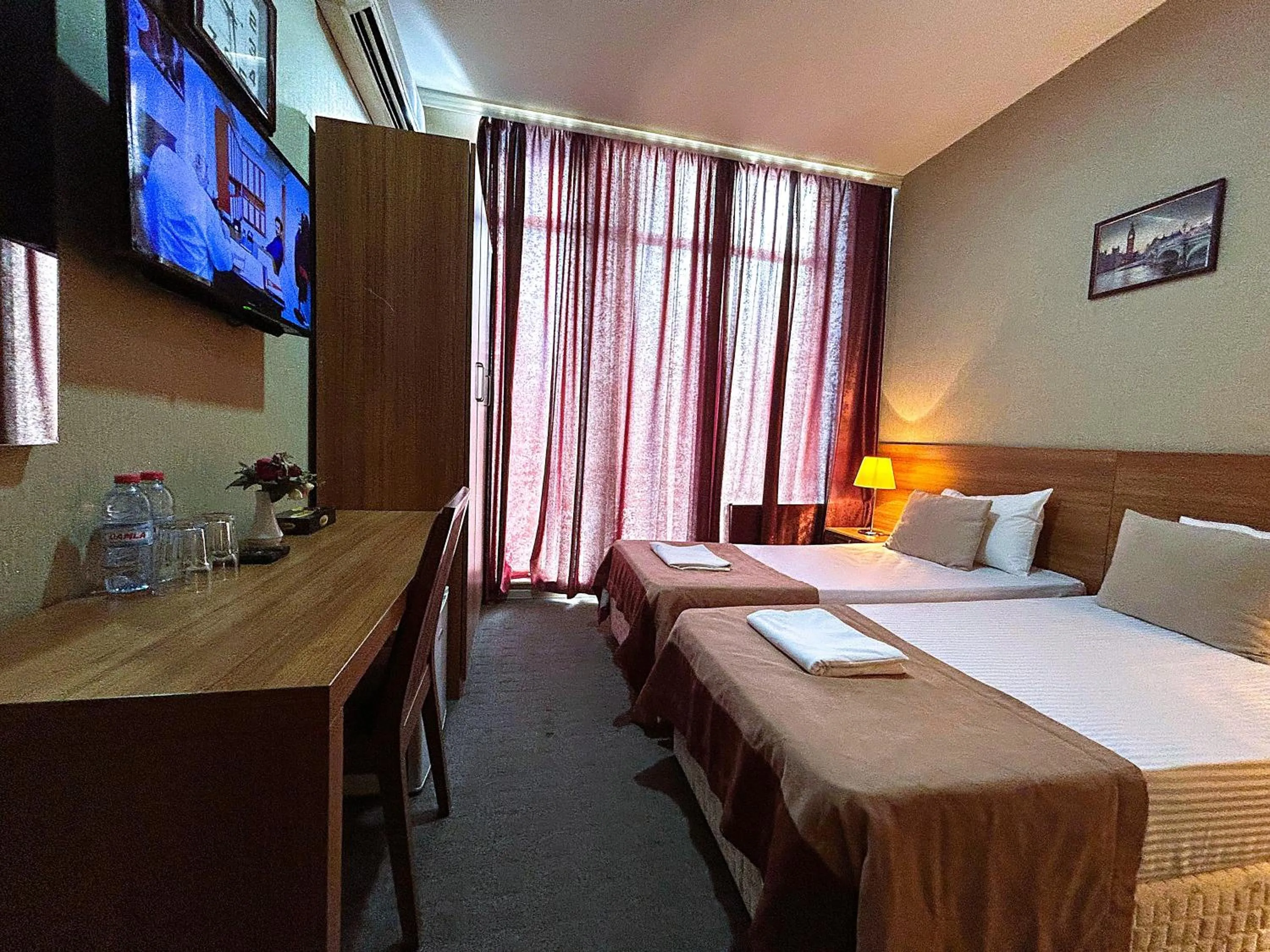 TV and multimedia, Bed in Family Hotel - Free Massage