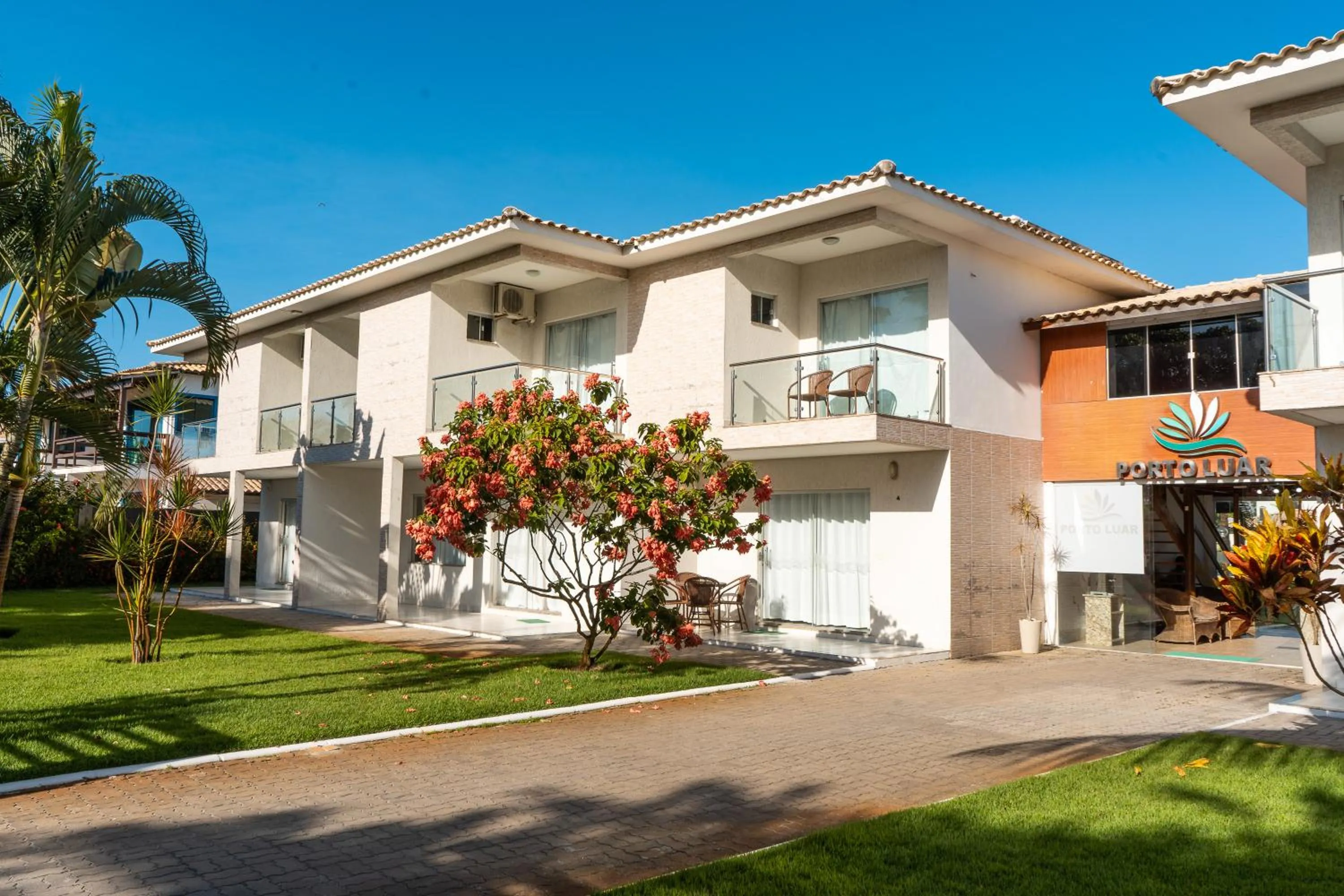 Property building in Porto Luar