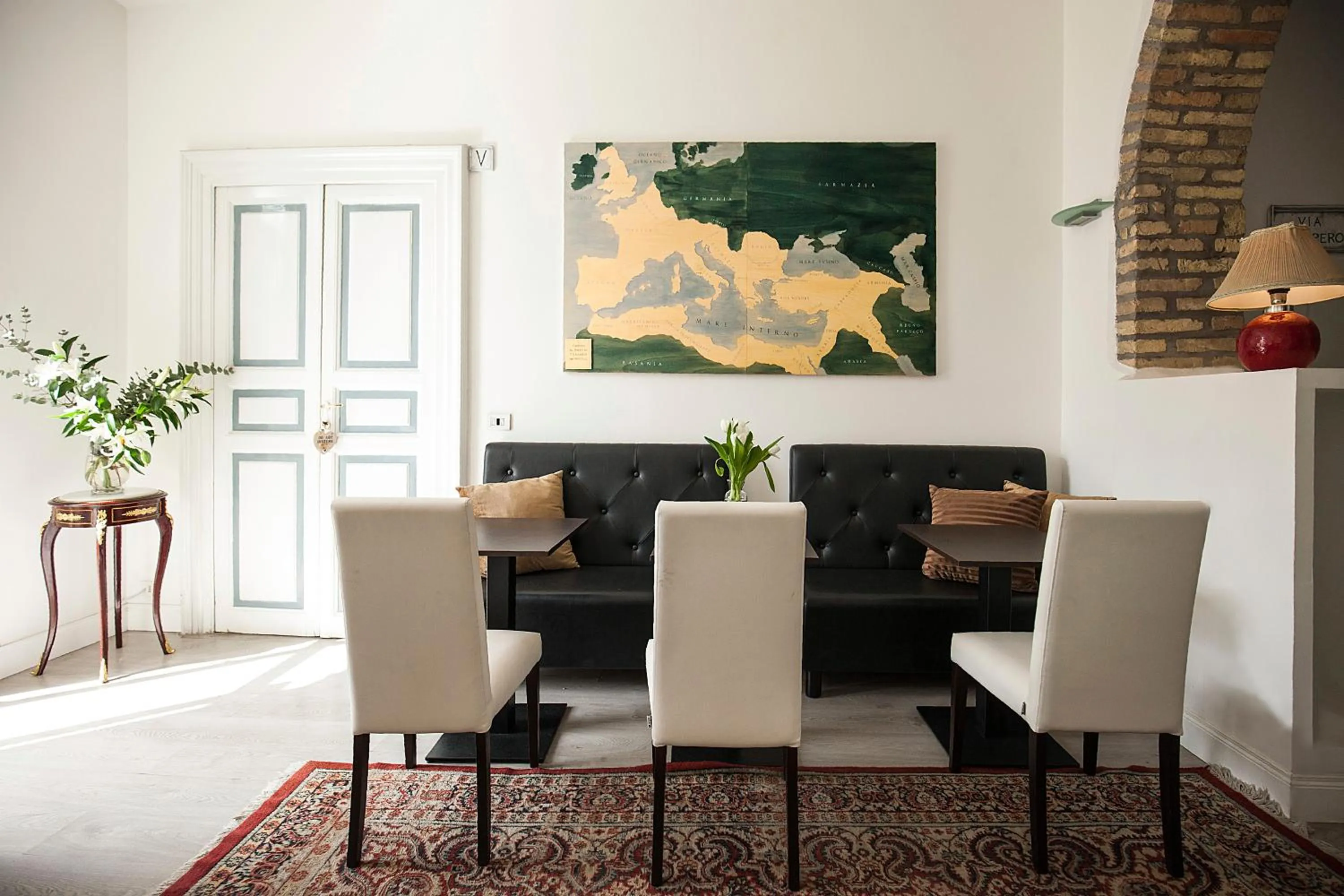 Dining area in Roman Holidays cuore dell'Impero