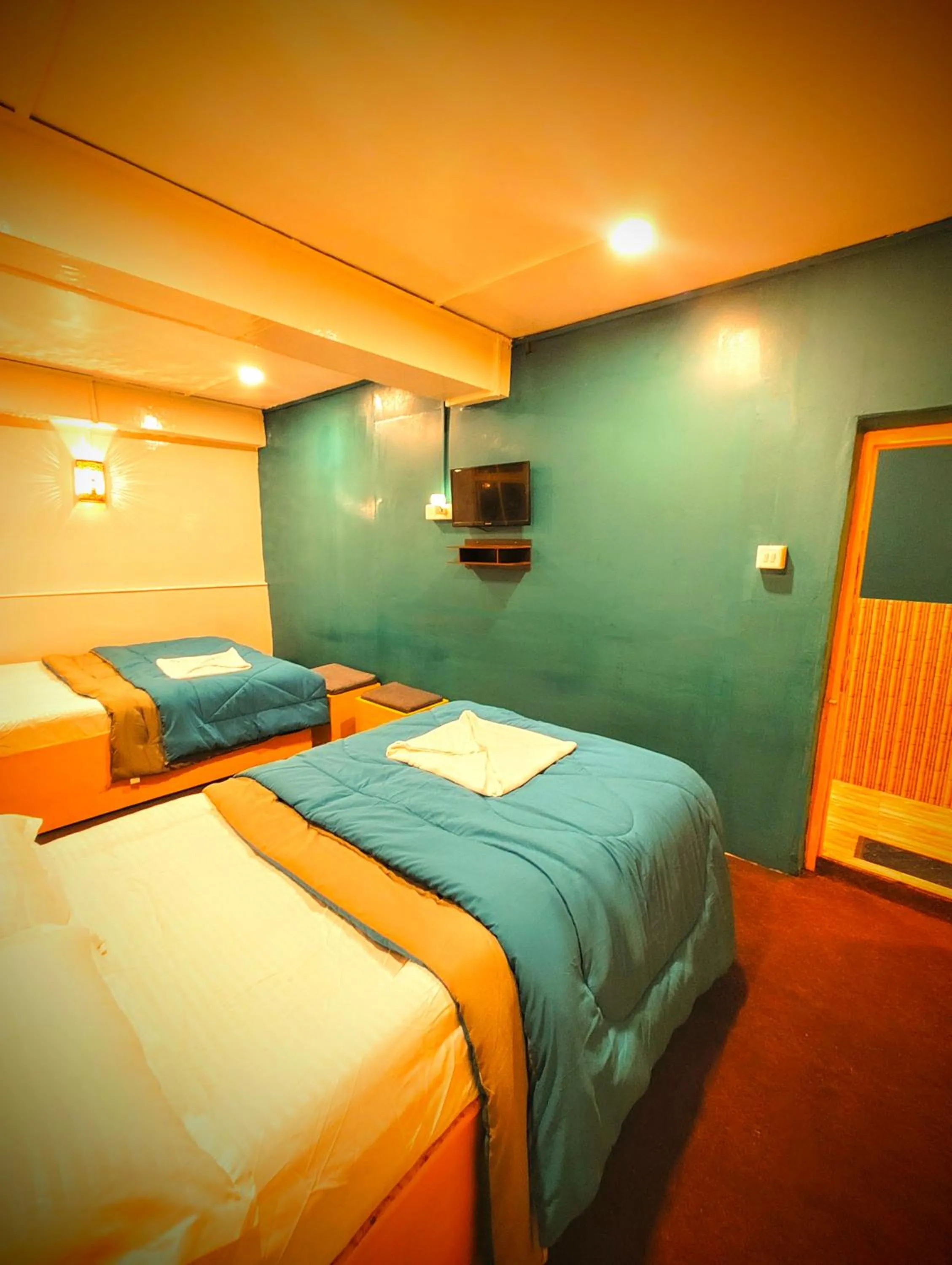 Bed in Hidden Monkey Stays Darjeeling, Batasia