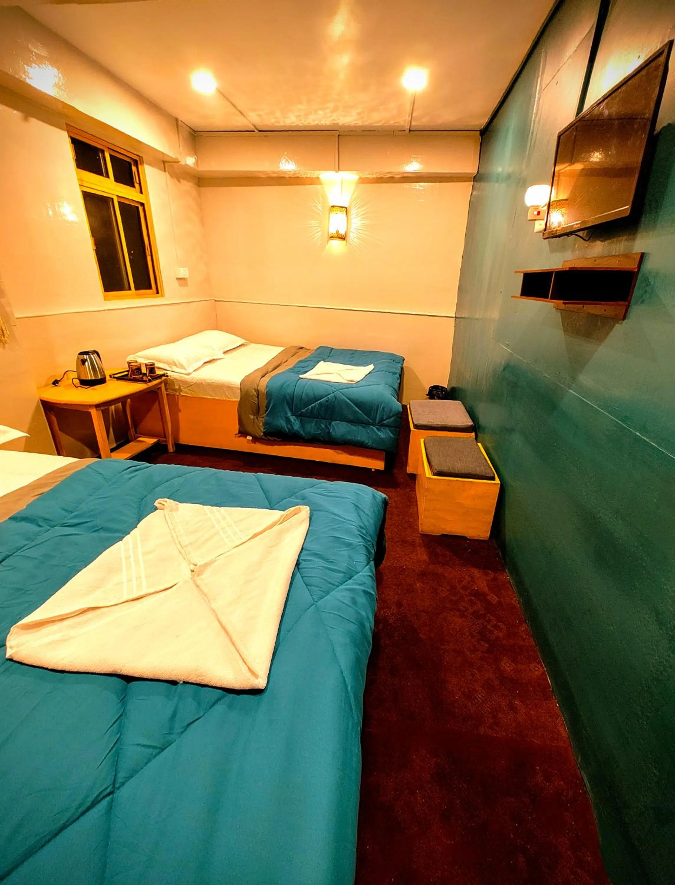 Photo of the whole room, Bed in Hidden Monkey Stays Darjeeling, Batasia