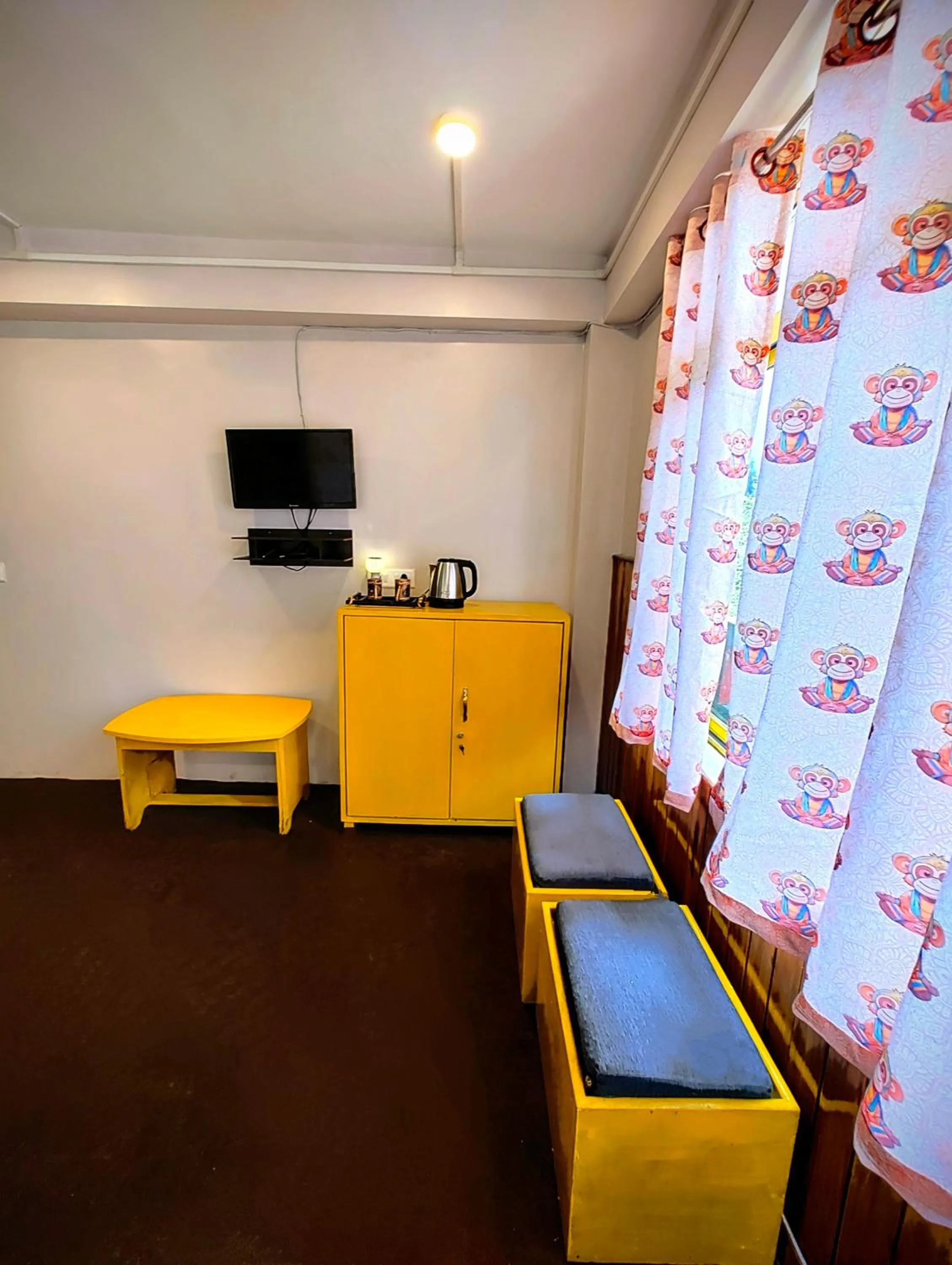 furniture in Hidden Monkey Stays Darjeeling, Batasia