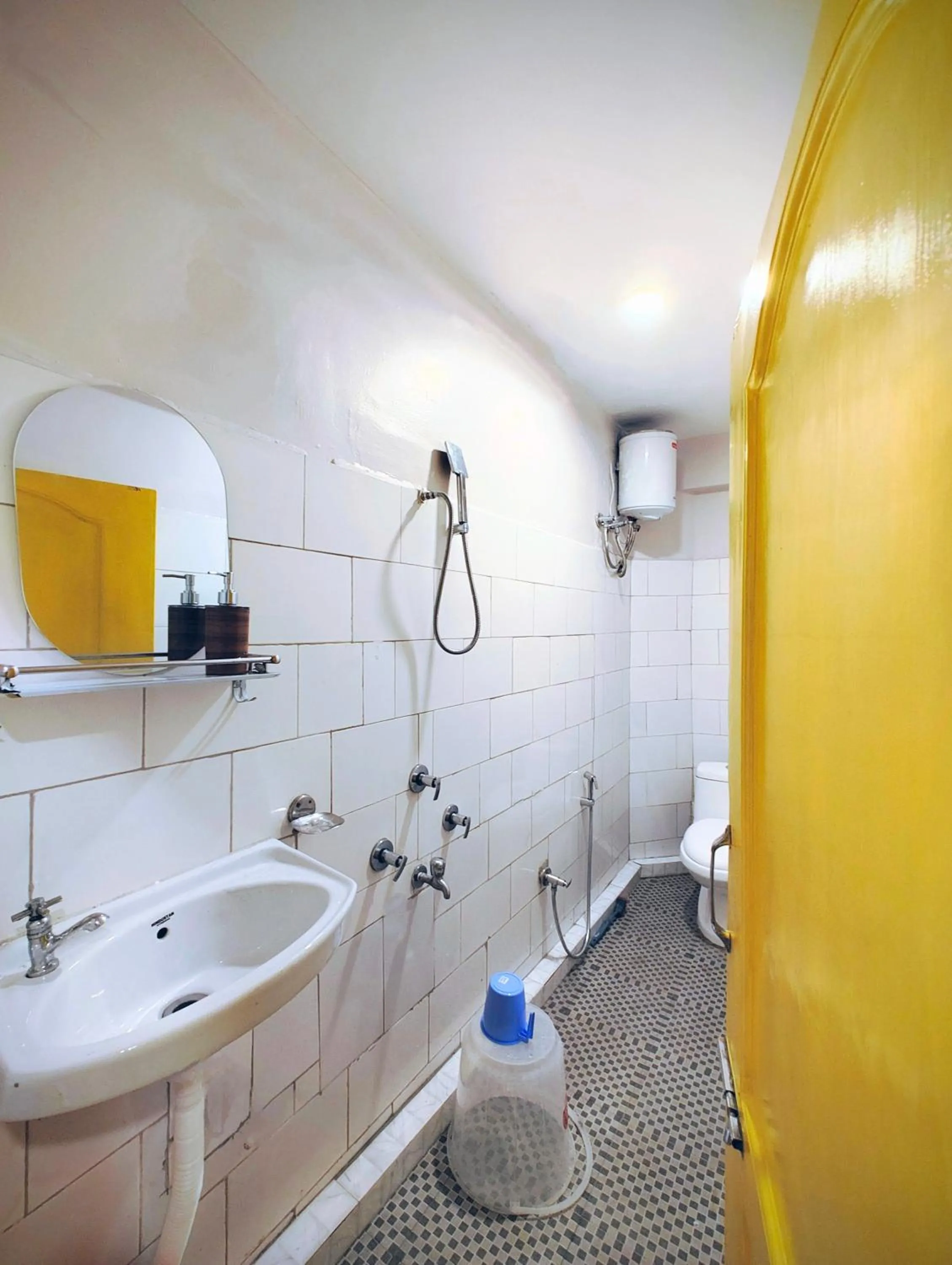 Bathroom in Hidden Monkey Stays Darjeeling, Batasia