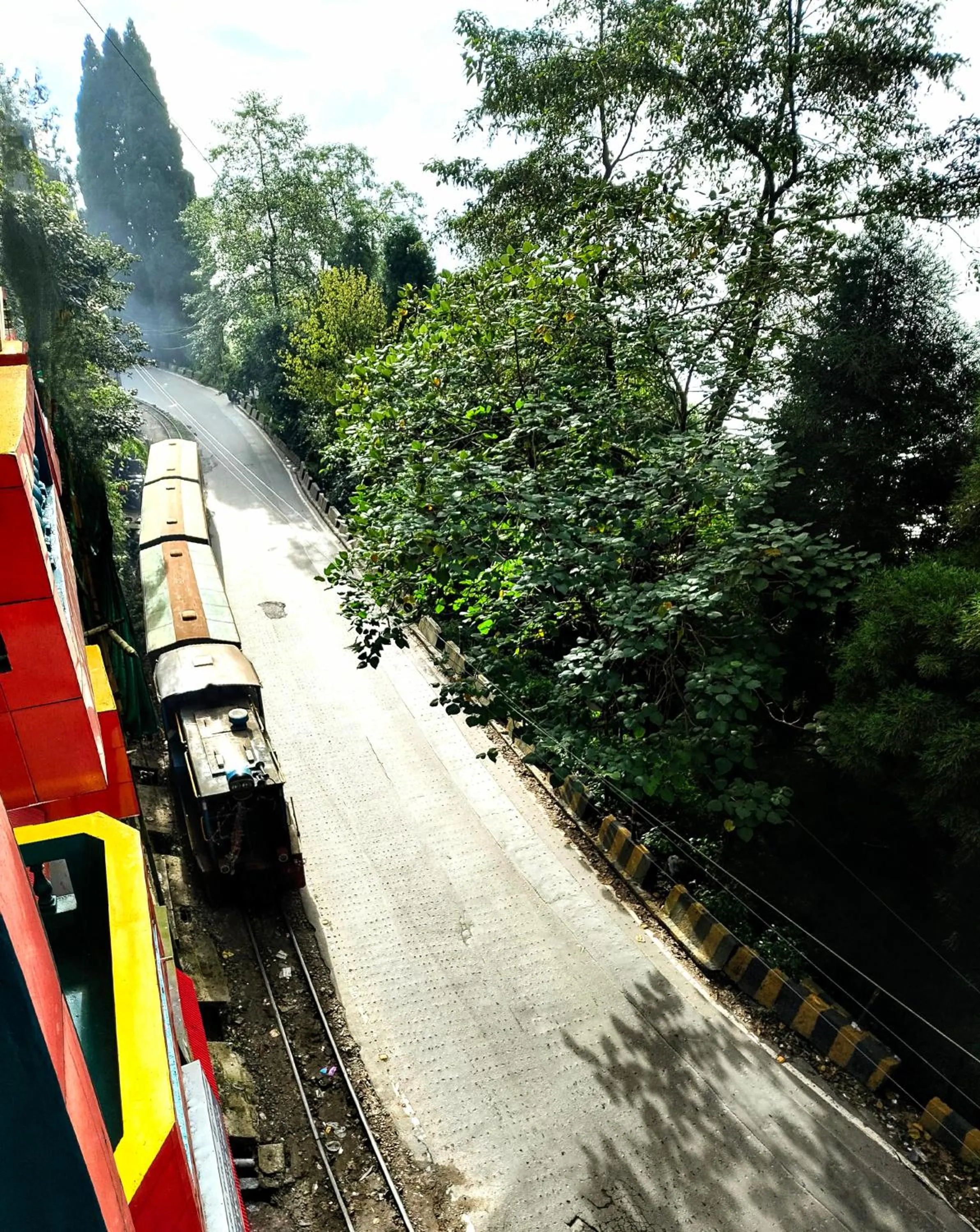 Neighbourhood in Hidden Monkey Stays Darjeeling, Batasia