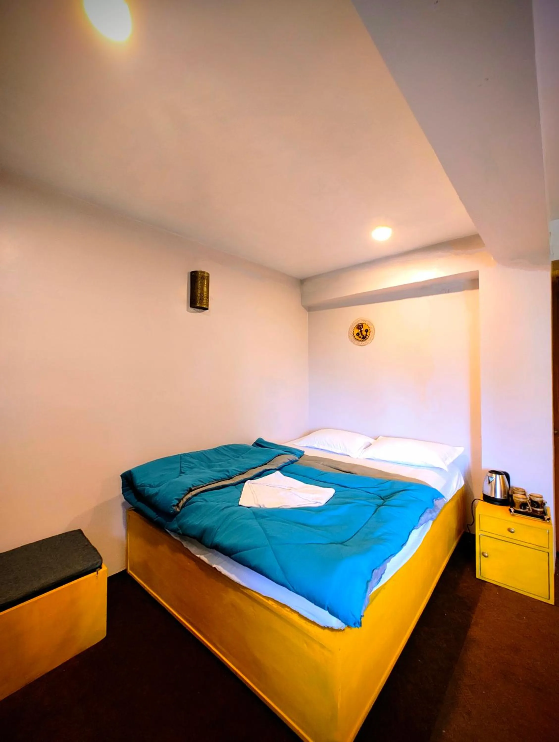 Bedroom, Bed in Hidden Monkey Stays Darjeeling, Batasia