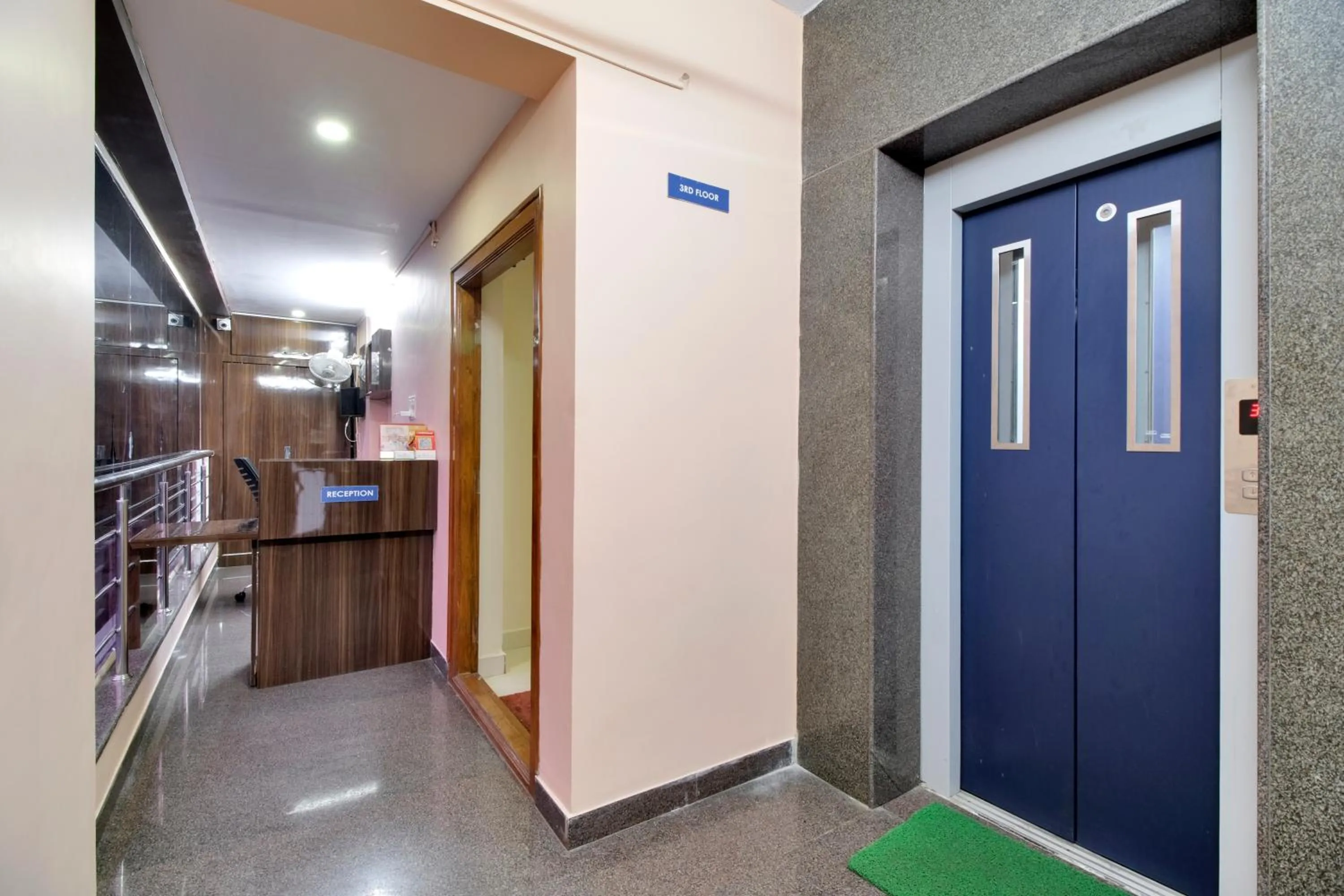 Lobby or reception in beestay Hotels MVP Colony