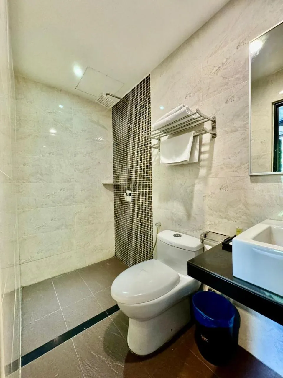 Bathroom in Chariton Hotel Nusa Bestari