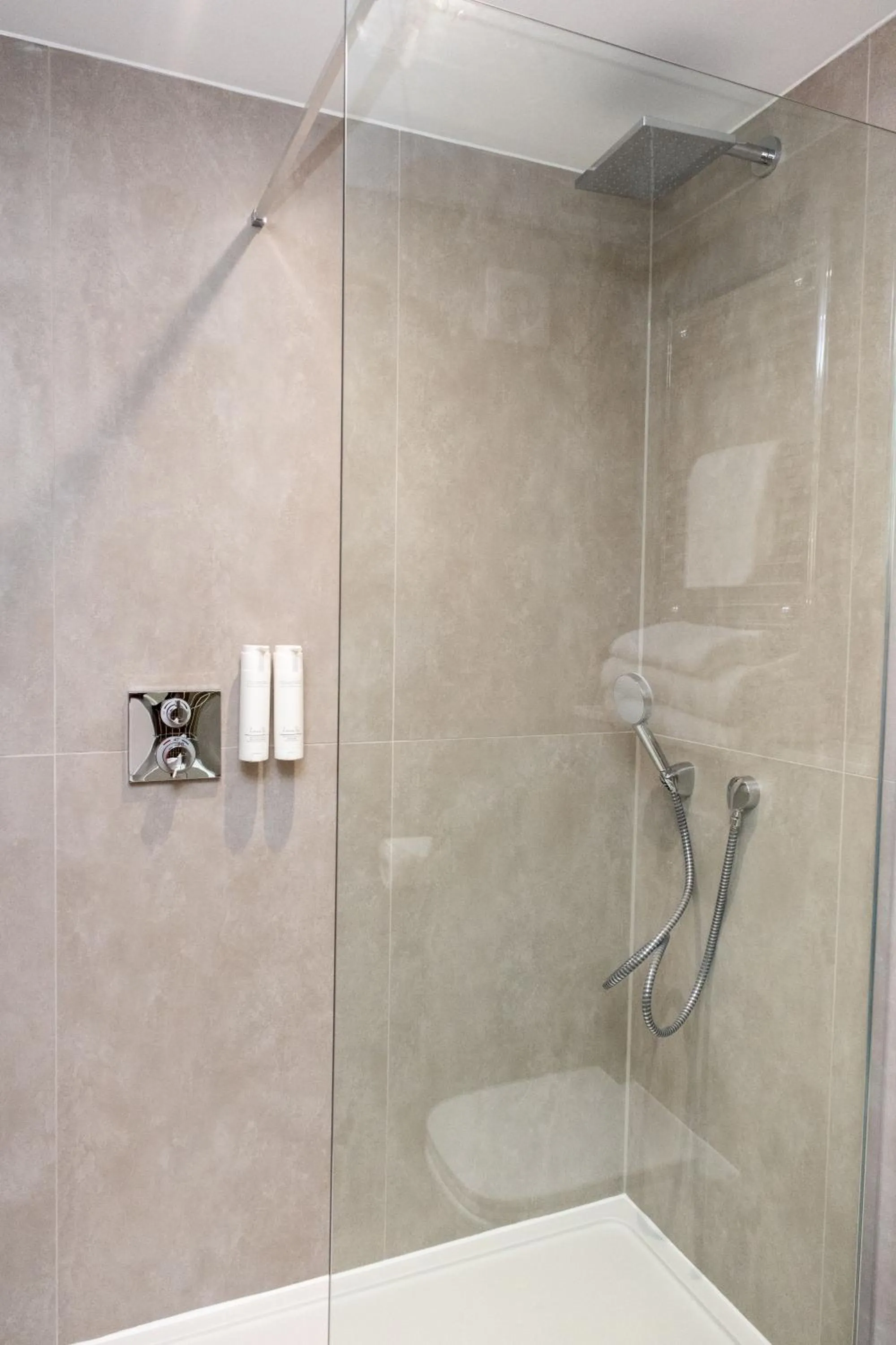 Shower in Cedar Court Hotel Harrogate
