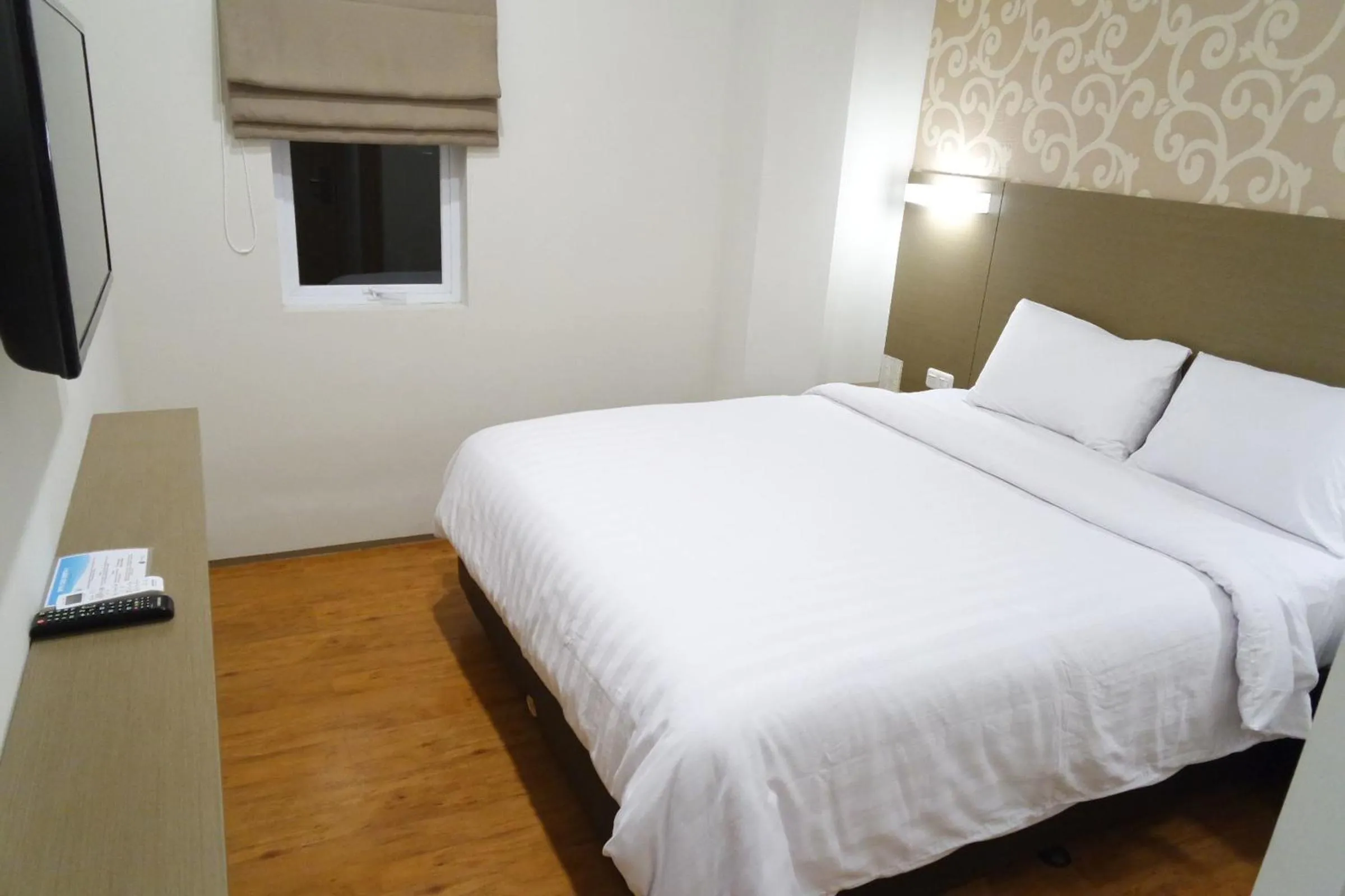 Bedroom, Bed in Yokotel Hotel