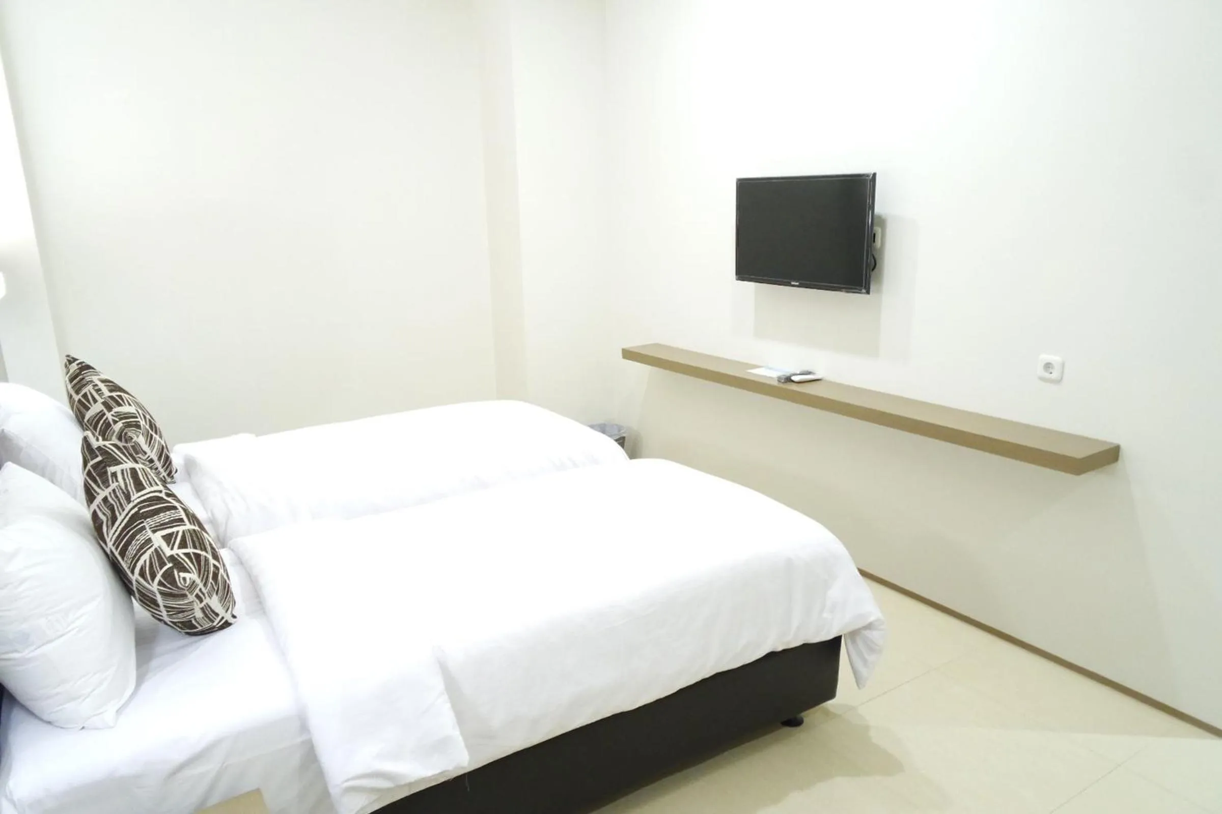 Bedroom, Bed in Yokotel Hotel