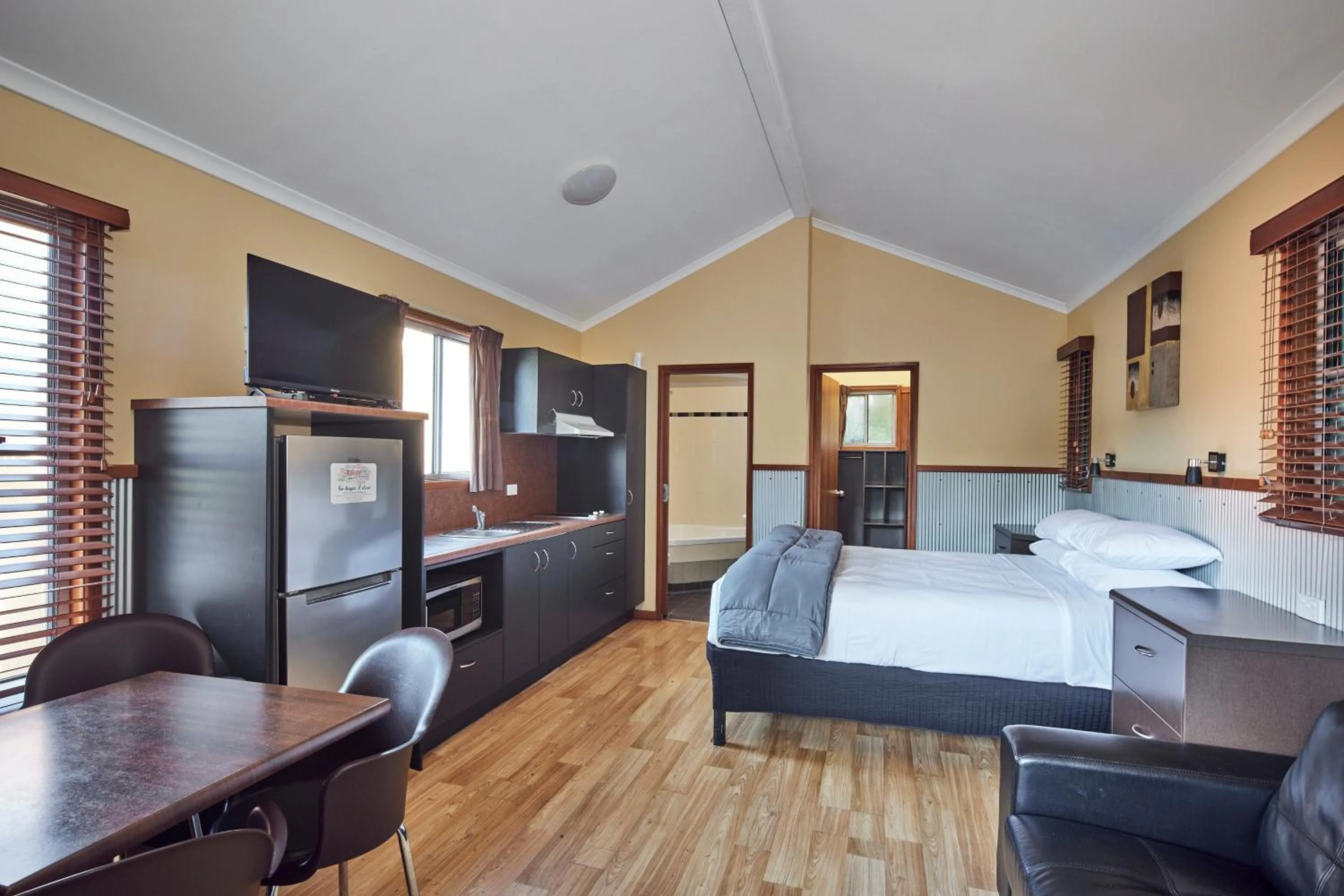 Kitchen or kitchenette, Bed in NRMA South West Rocks Holiday Park