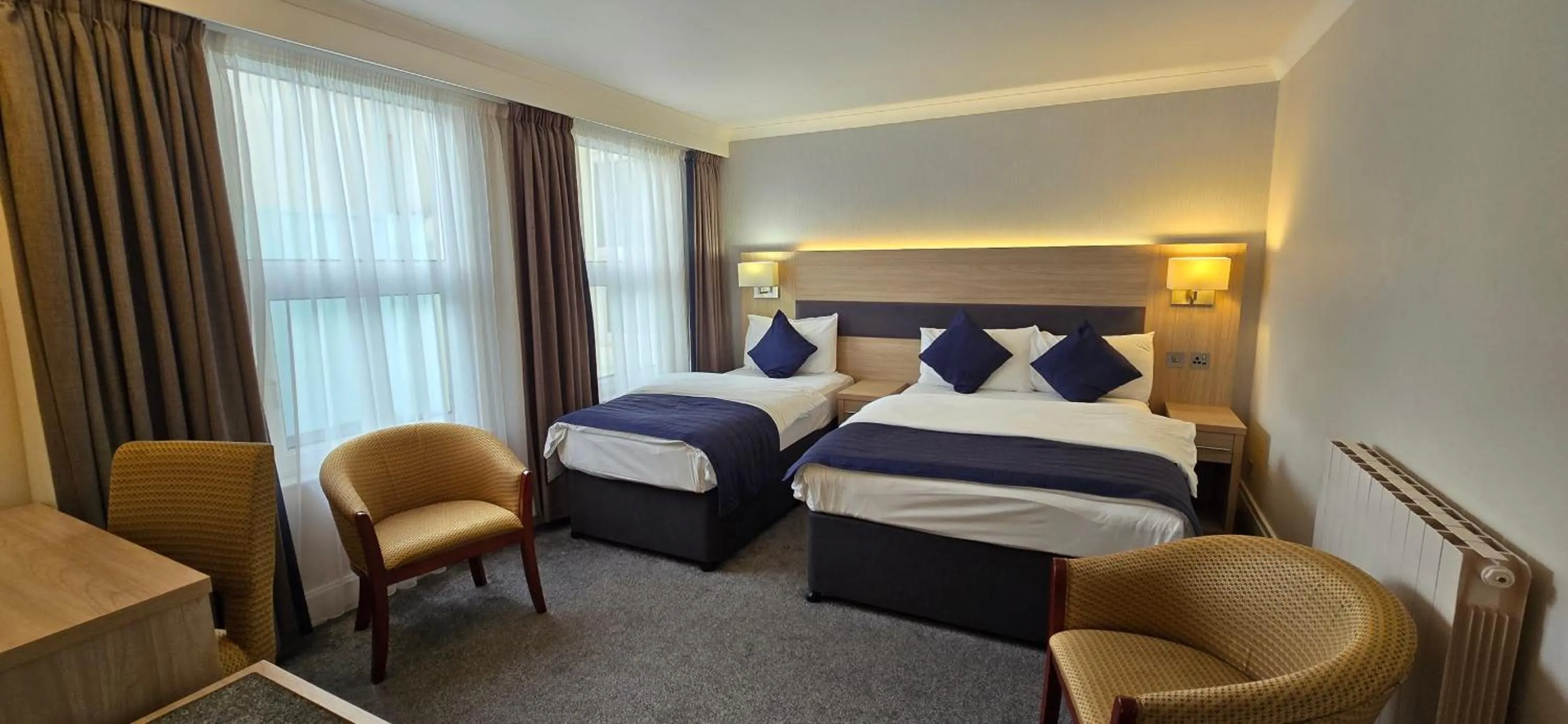 Bedroom, Bed in The Empress Hotel