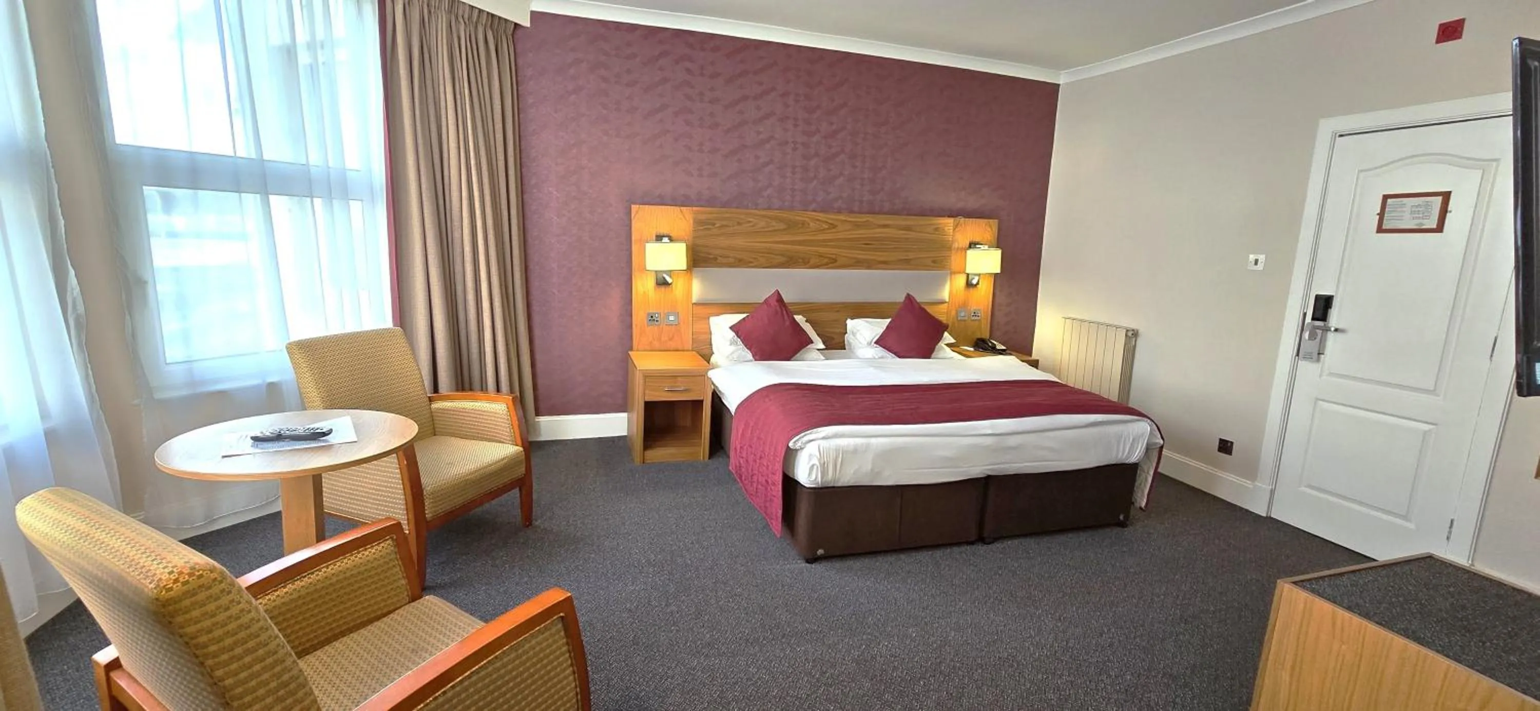 Bedroom, Bed in The Empress Hotel