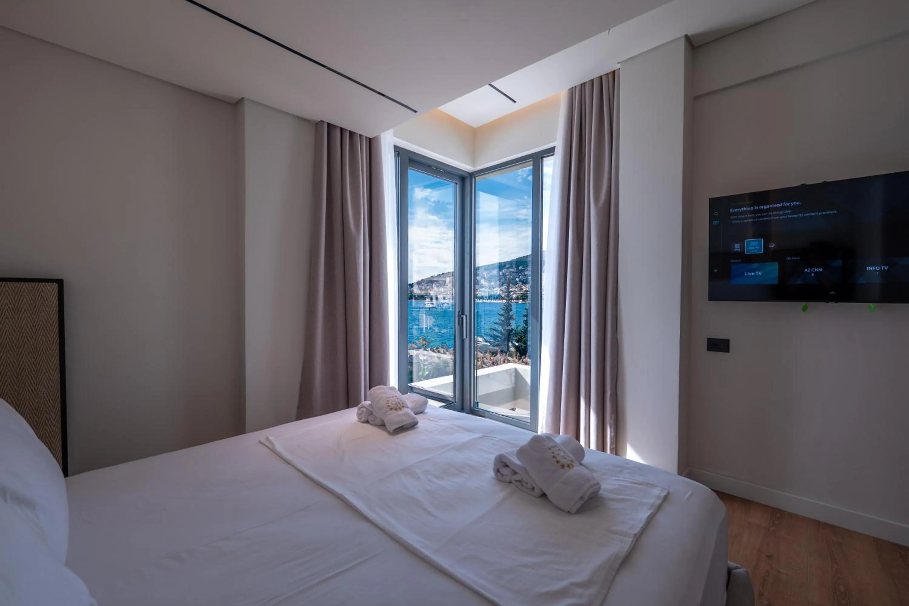 Natural landscape, Bed in Grand Hotel Saranda