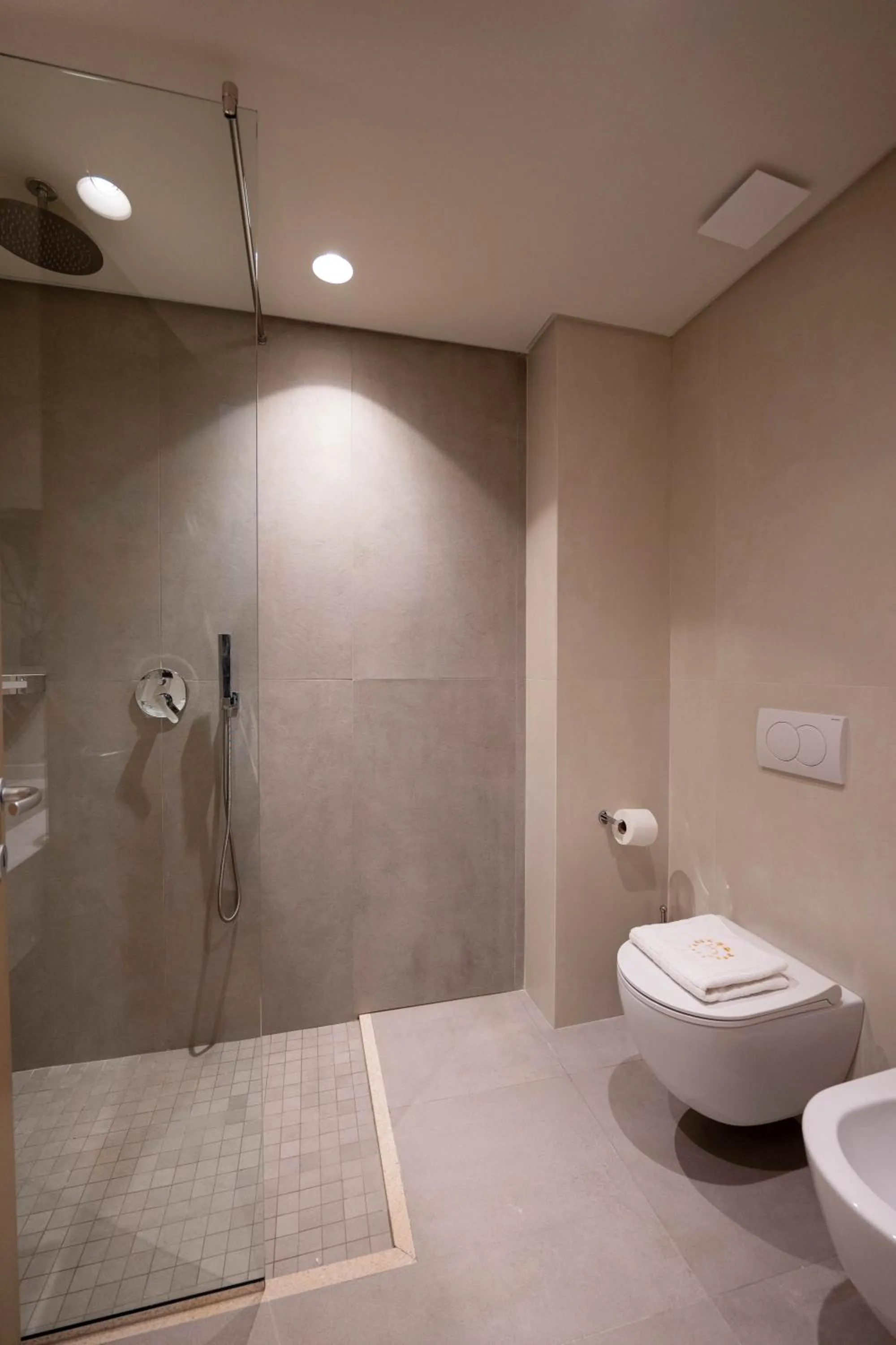 Shower in Grand Hotel Saranda