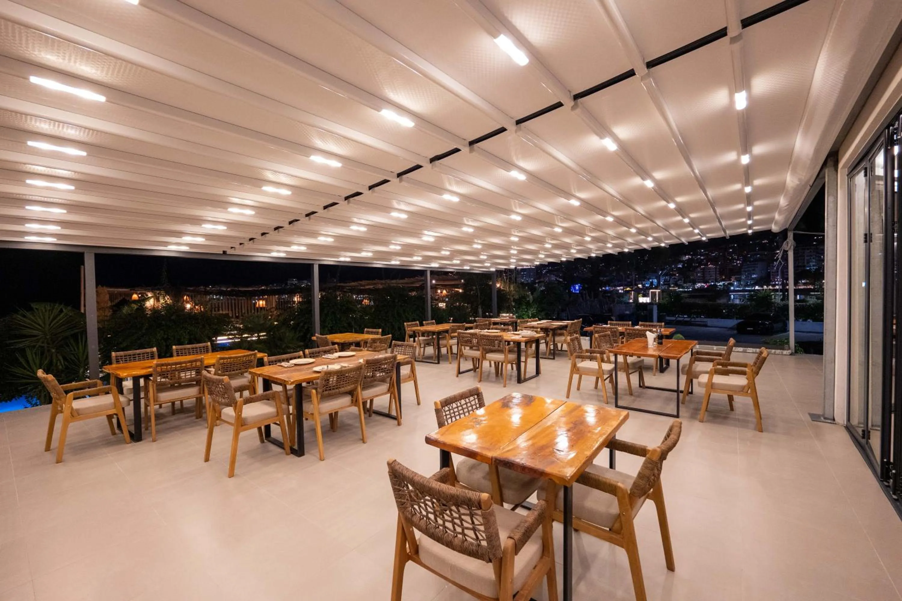 Restaurant/places to eat in Grand Hotel Saranda