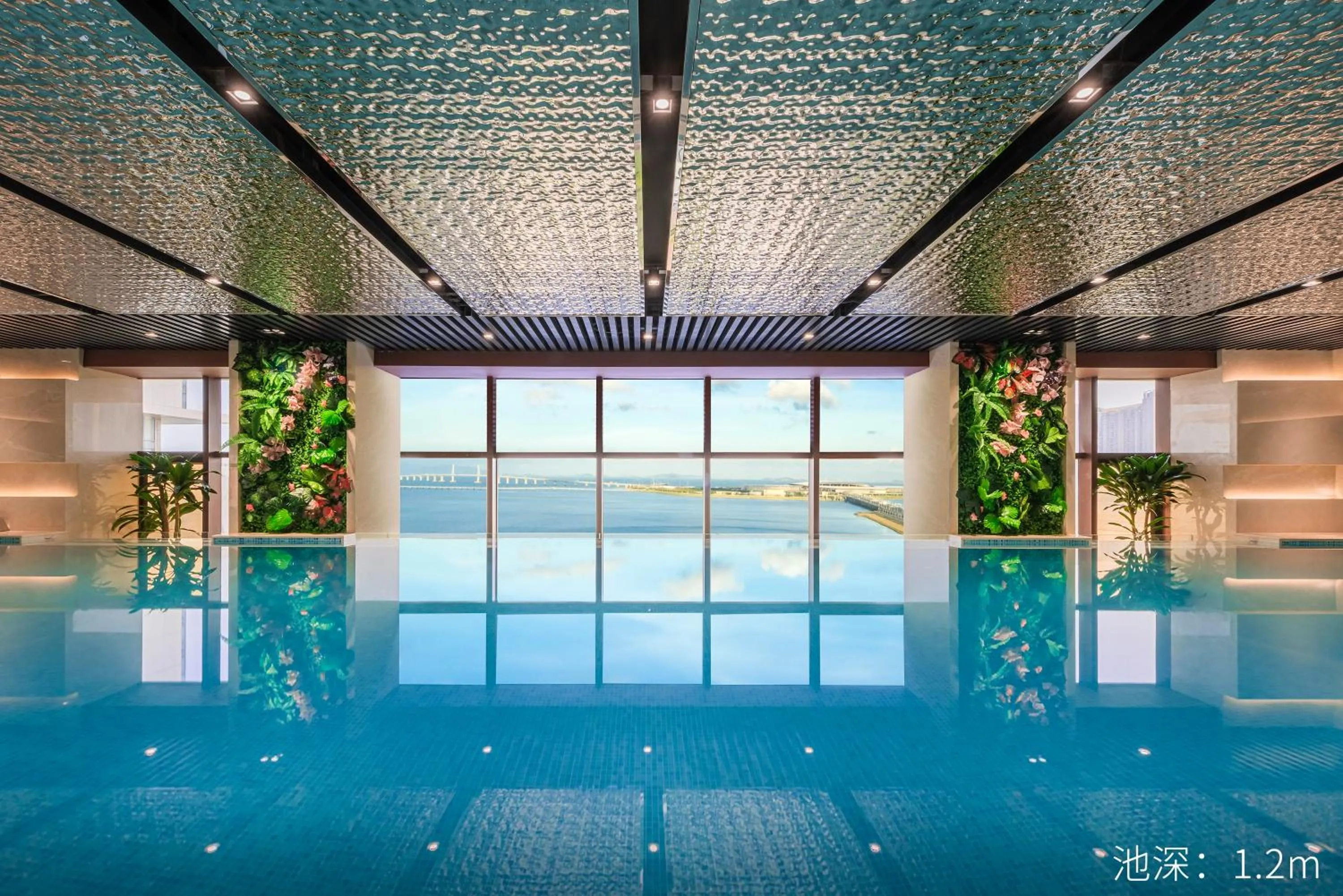Swimming pool in Similan Hotel Zhuhai-Gongbei Port