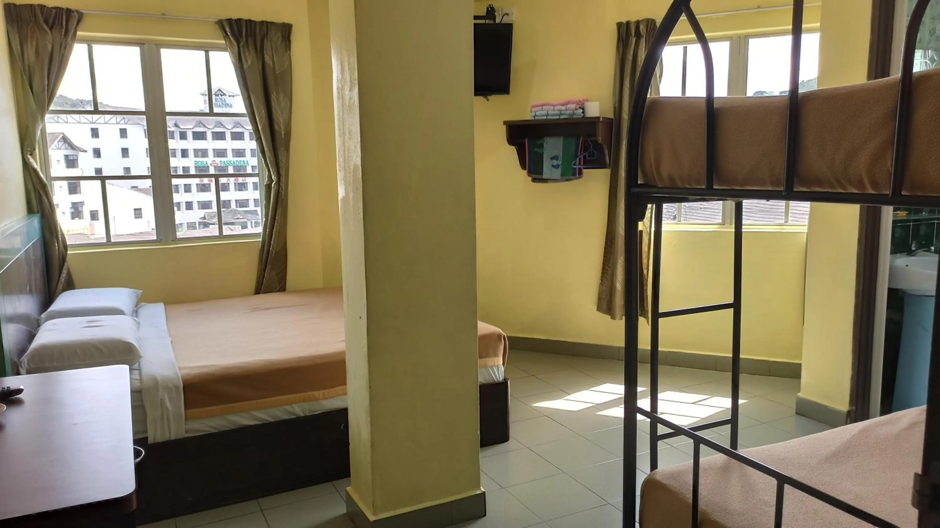 Photo of the whole room, Bed in Ria Cameron Hotel