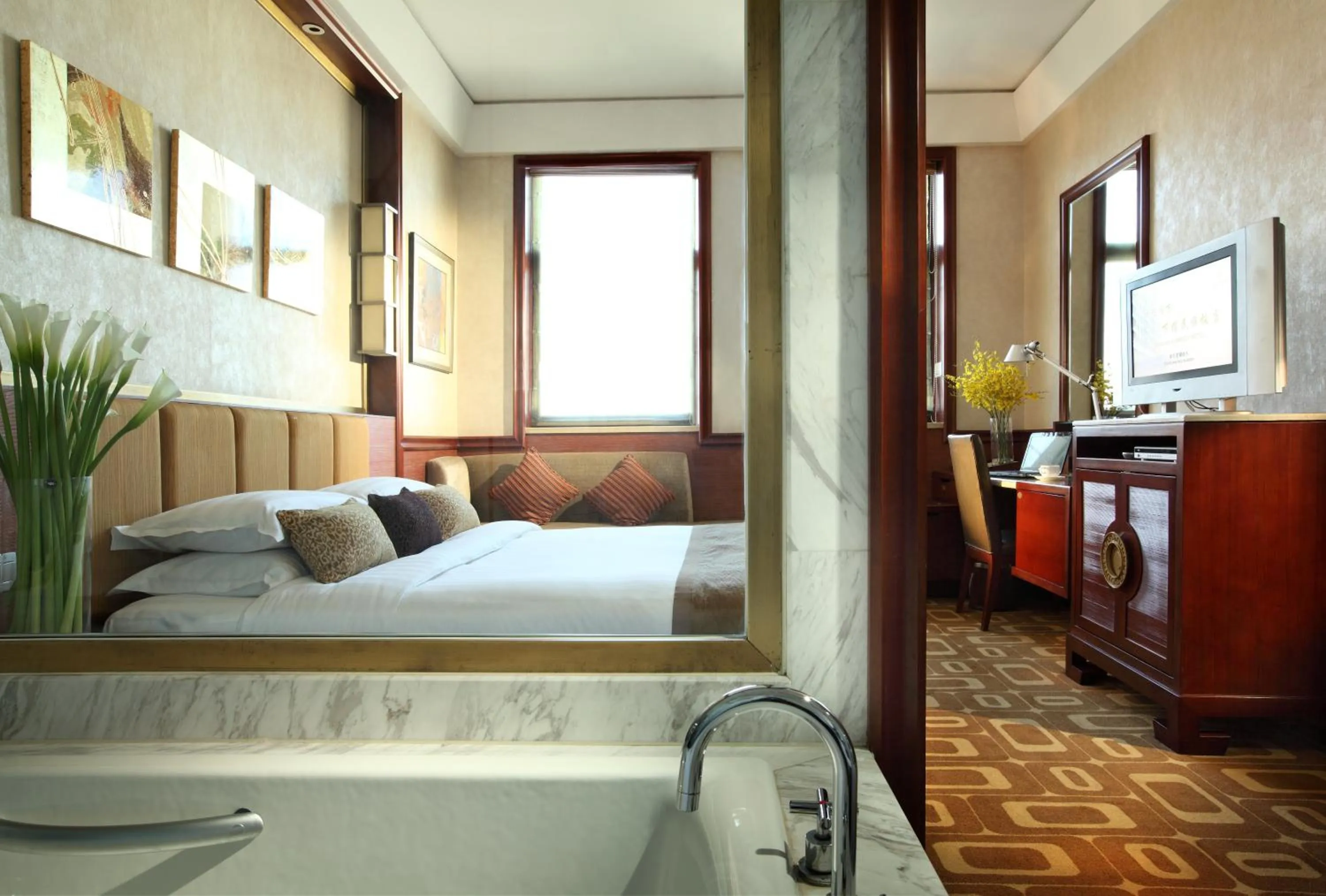 Photo of the whole room, Bed in Min Zu Hotel