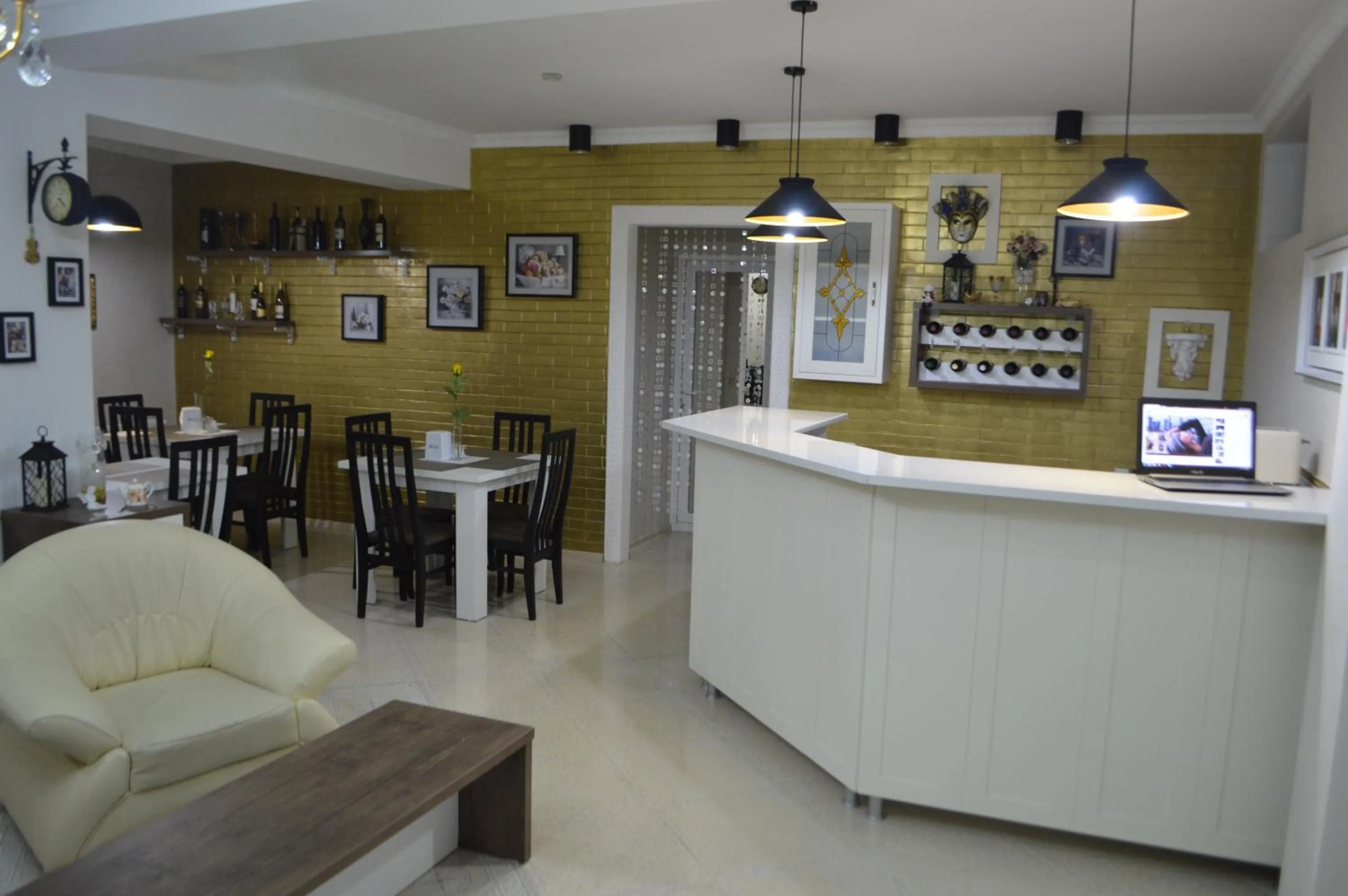 Communal lounge/ TV room in Renaissance Hotel Tbilisi