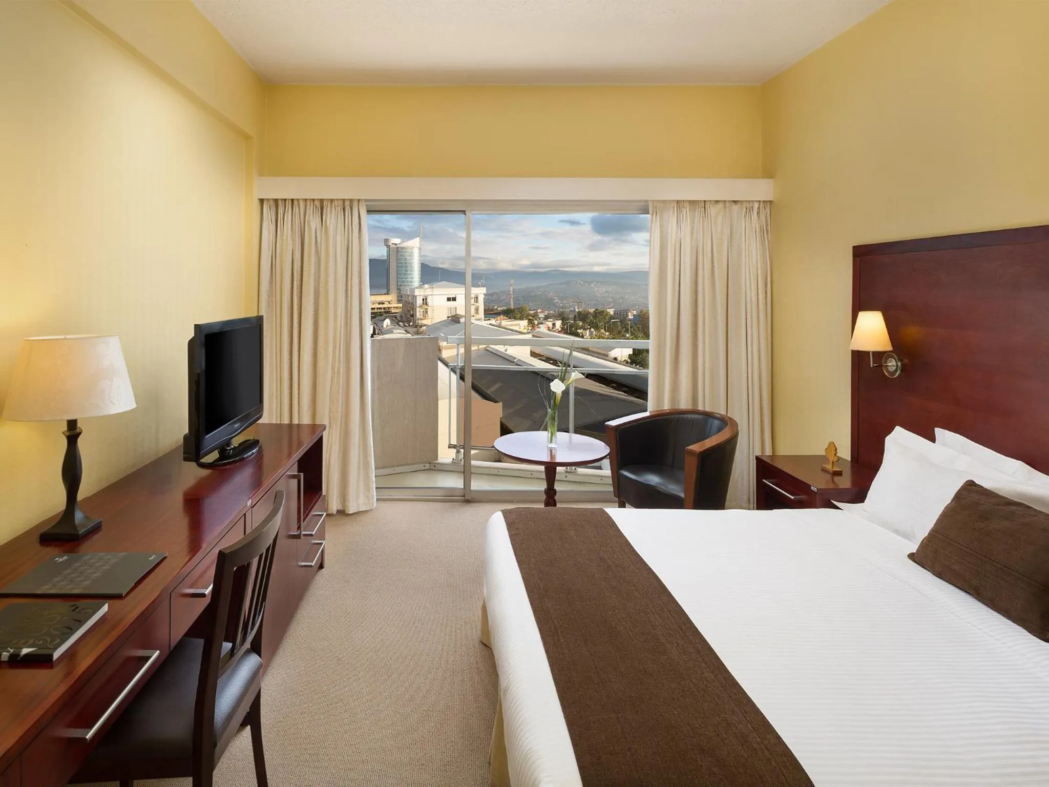 City view, Bed in Hotel des Mille Collines