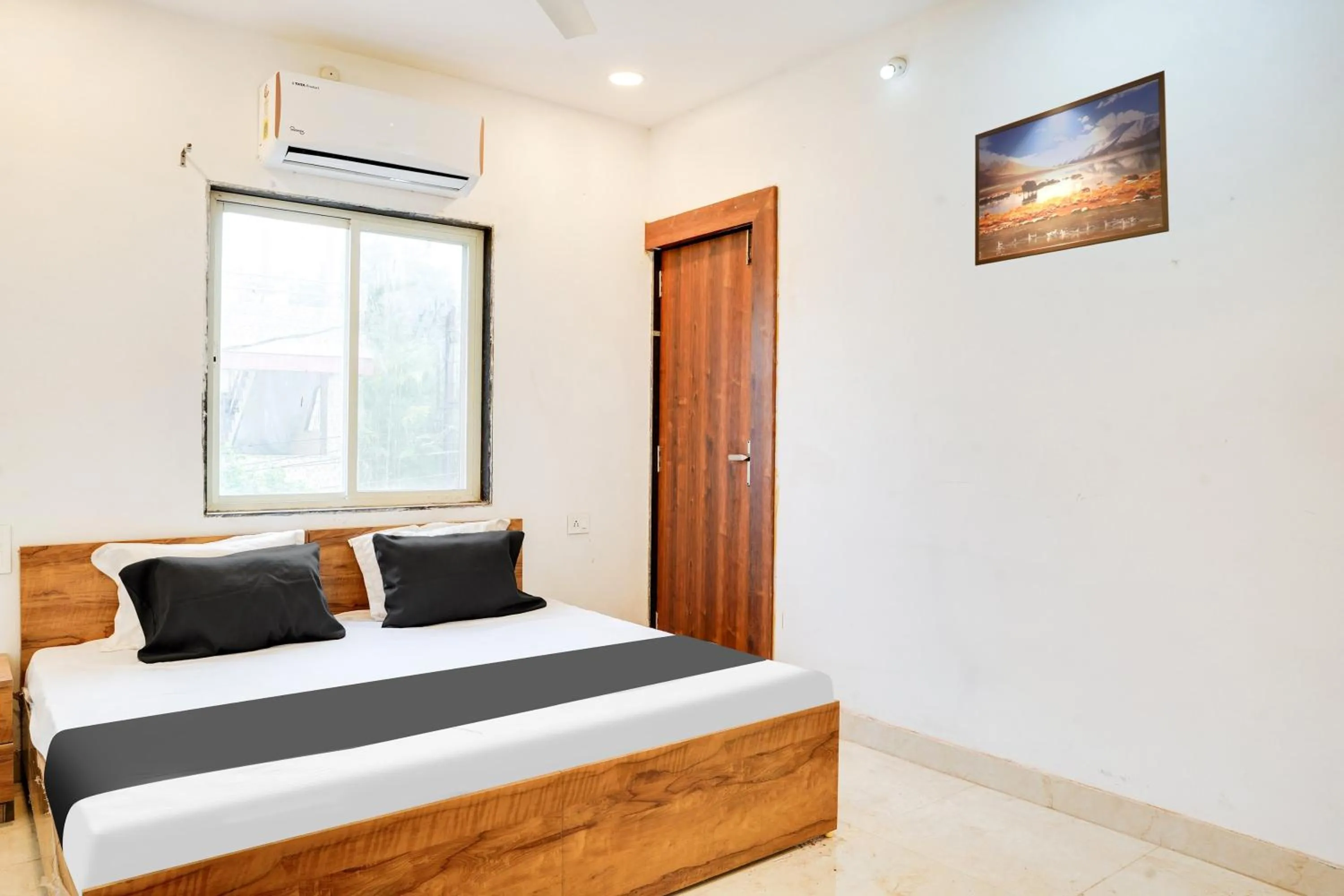 Bedroom, Bed in Hotel O Golden Pearl