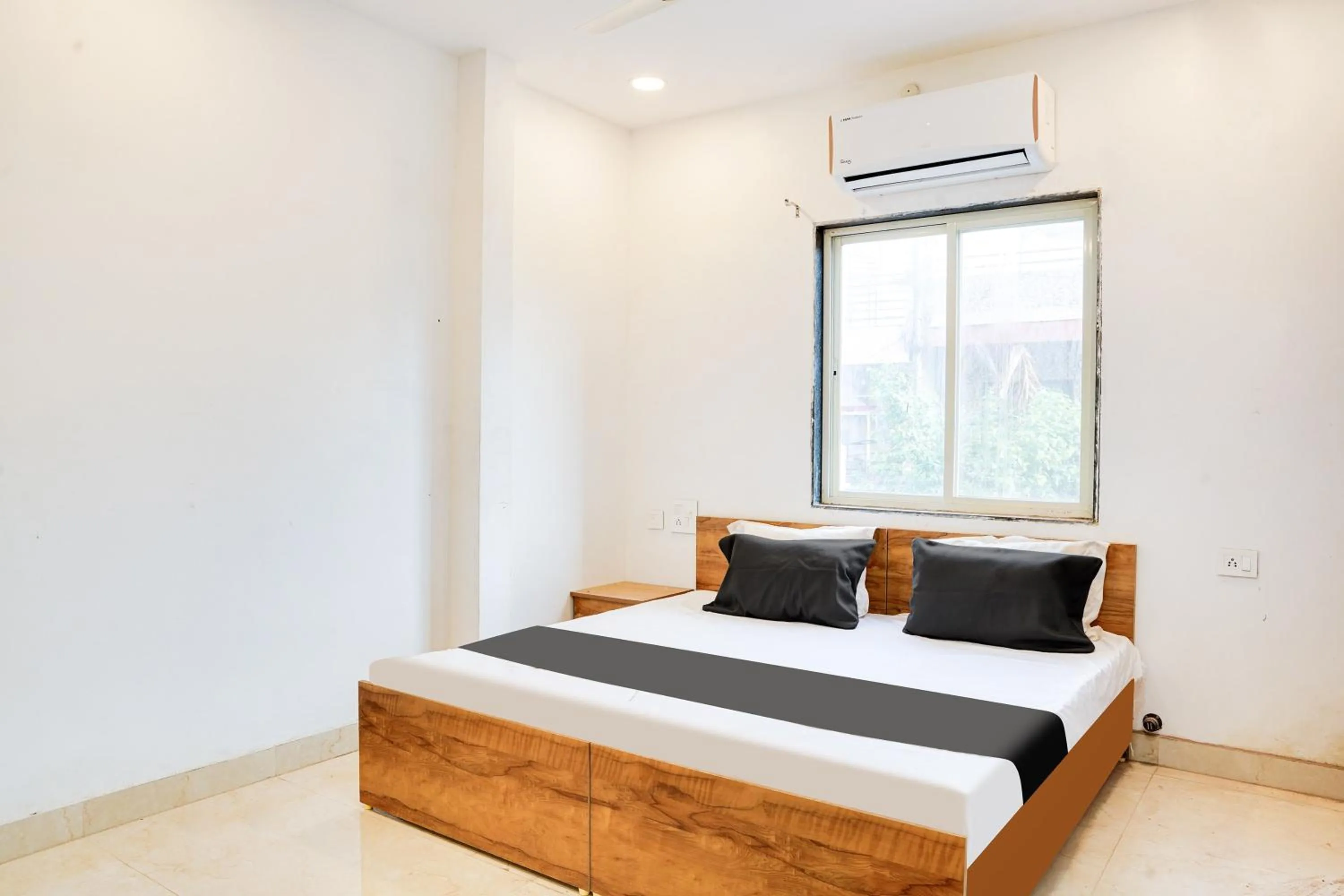 Bedroom, Bed in Hotel O Golden Pearl