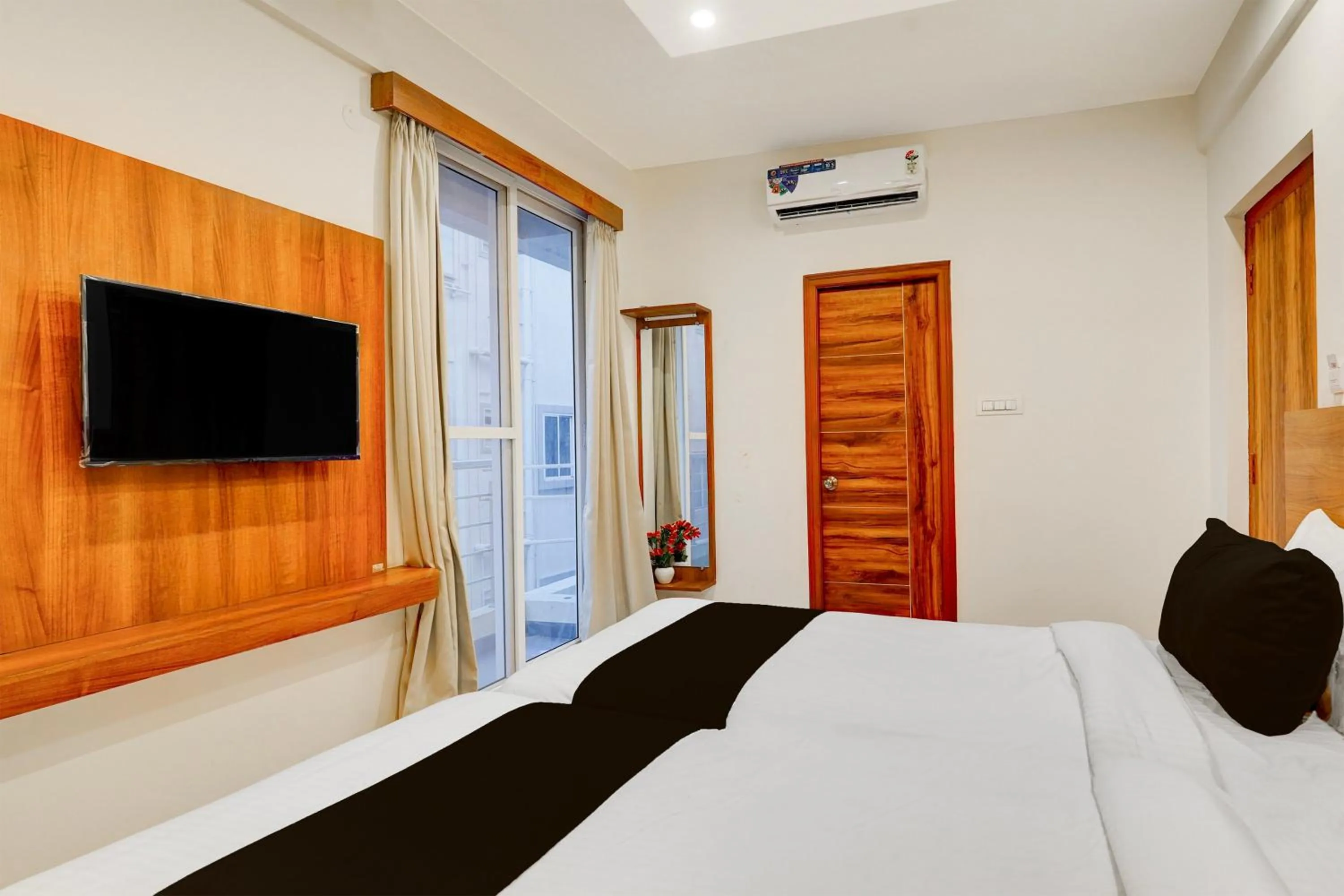 Bedroom, Bed in Super Townhouse Marathahalli Near Sri Nagalingeshwar Swamy Temple Formerly Hotel Avenue